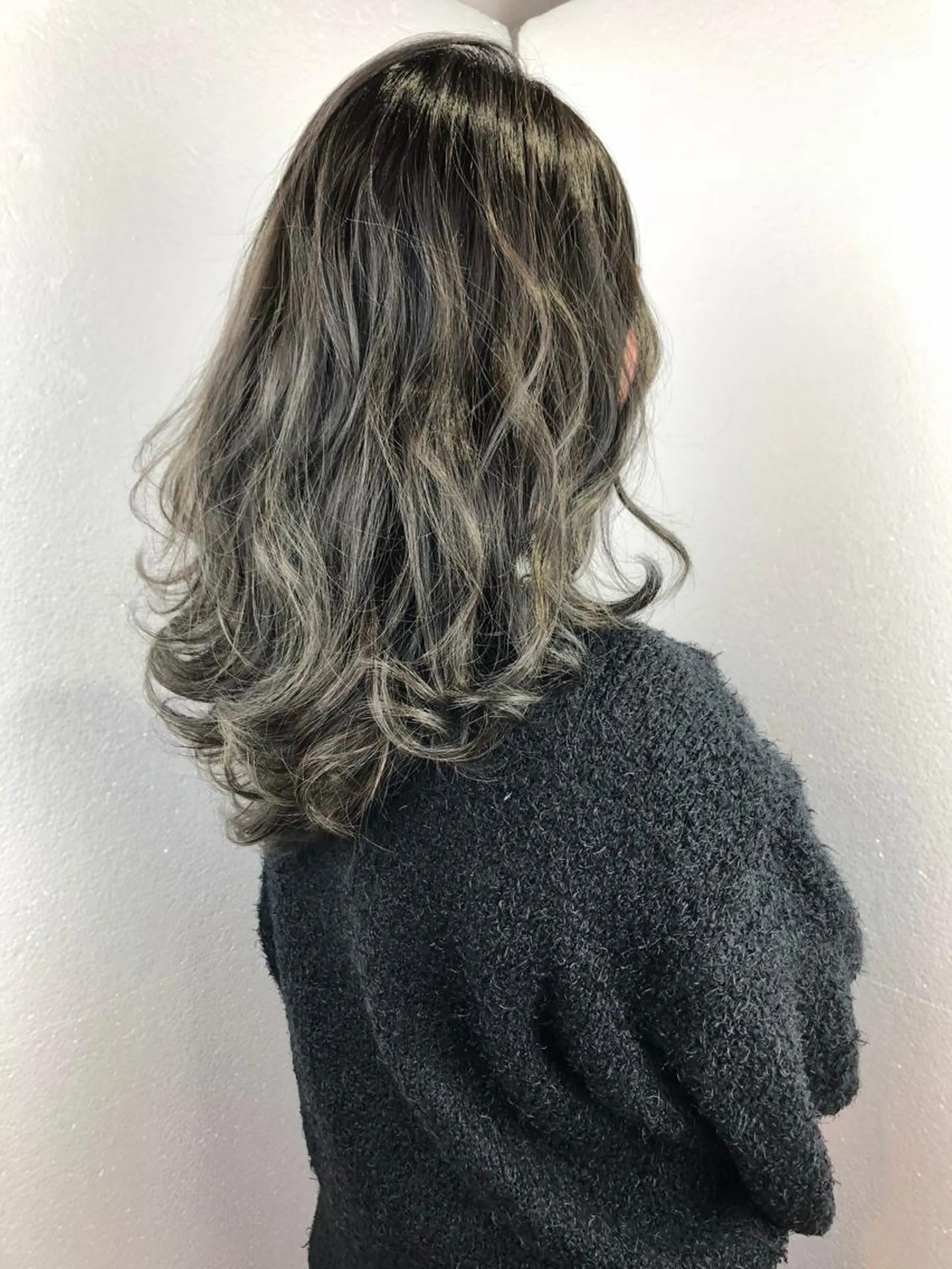 セミロング カラー 韓国風・ブリーチなし ・あり後藤 一斗店長のヘアスタイル