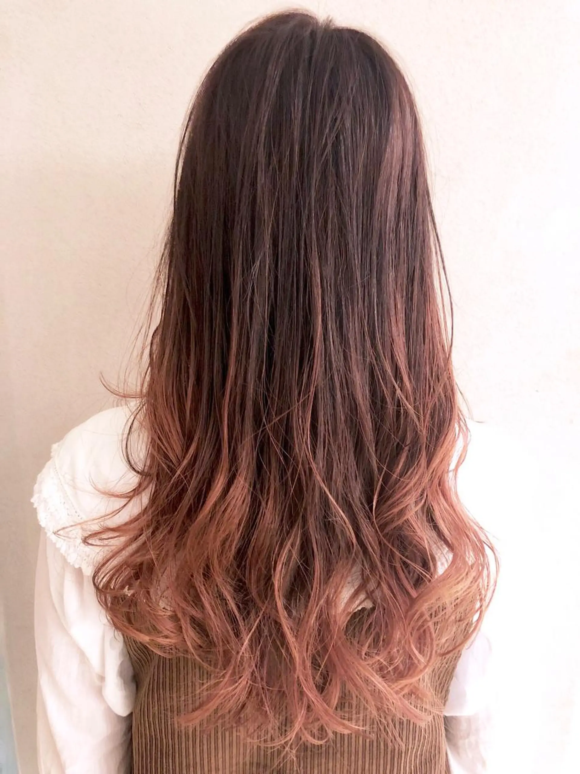 ロング カラー パーマ ヘアアレンジ ネイル マツエク・マツパ グラデーションカラー グラデーション Londideal 高橋ヒロシのヘアスタイル