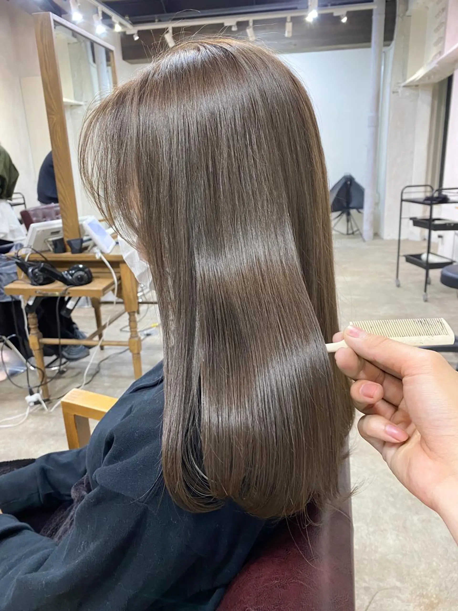 セミロング カラー ブリーチ 透明感カラー ブリーチなしカラー オリーブグレー ヘアカラー ミニモお気に入り数 No.1宍戸雄弥のヘアスタイル