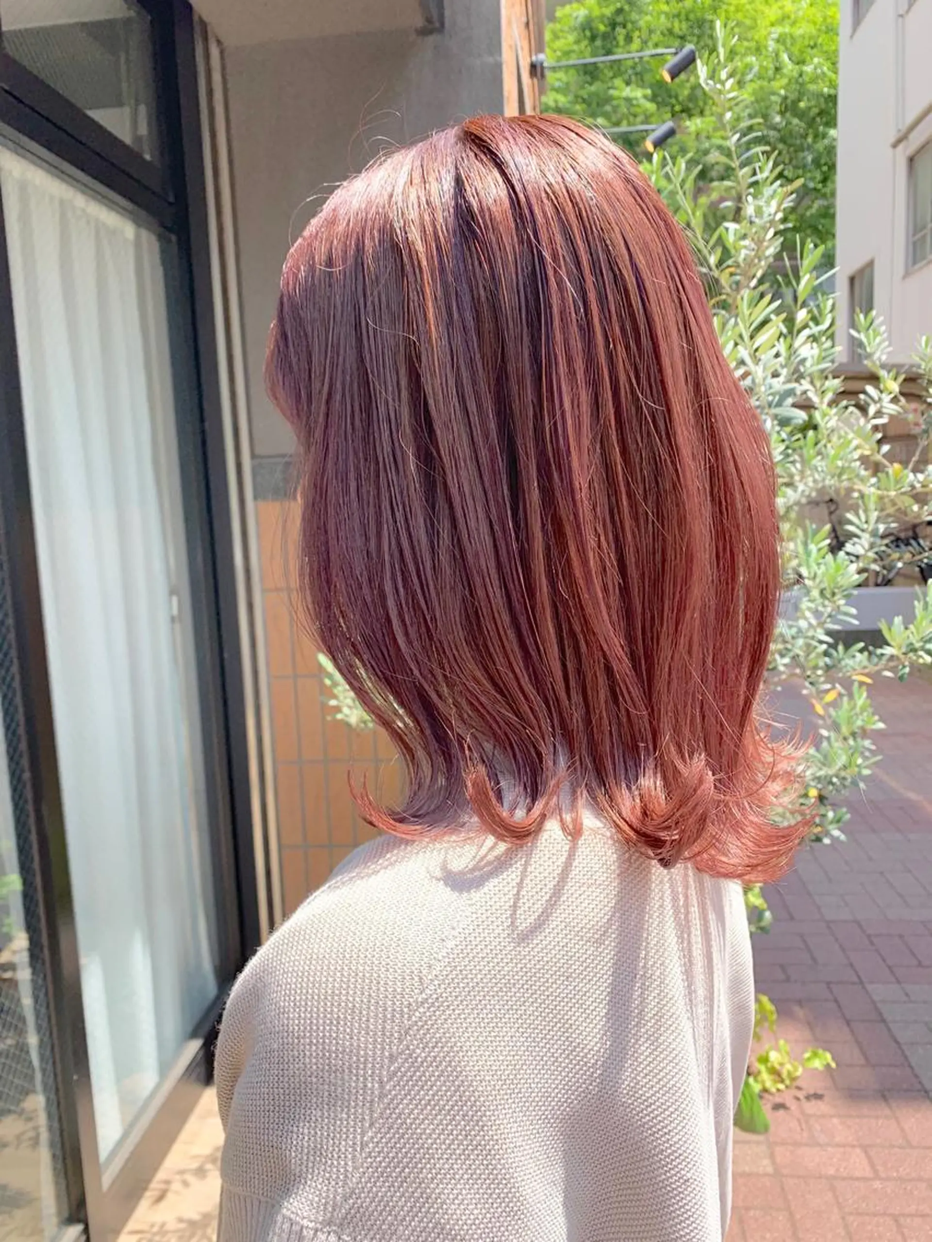 ミディアム カラー いけだ　ひかり ハイライトくびれヘアのヘアスタイル