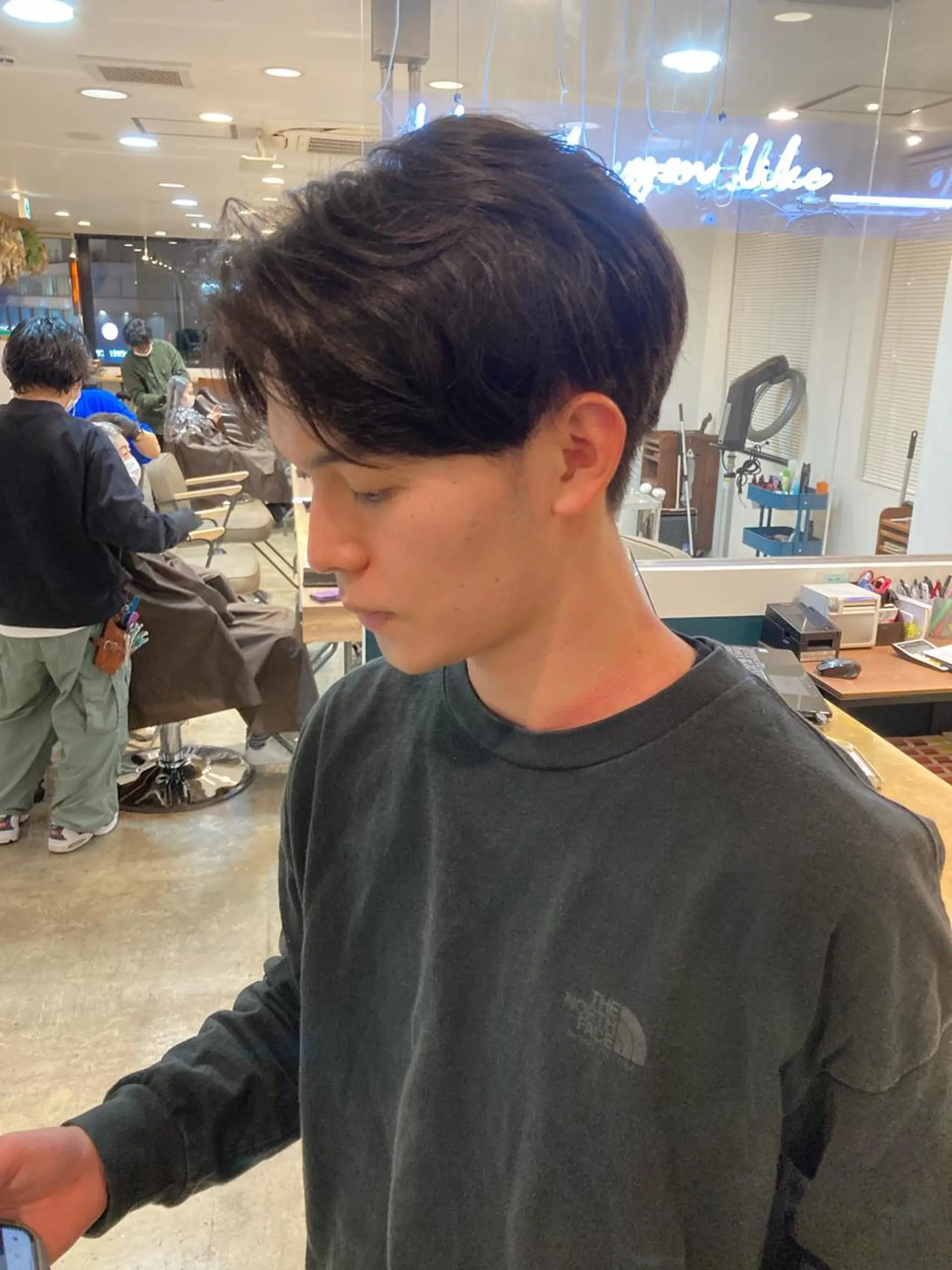 ショート メンズ センターパート くせ毛 カット カラーリスト菅野 竜矢🌈のヘアスタイル