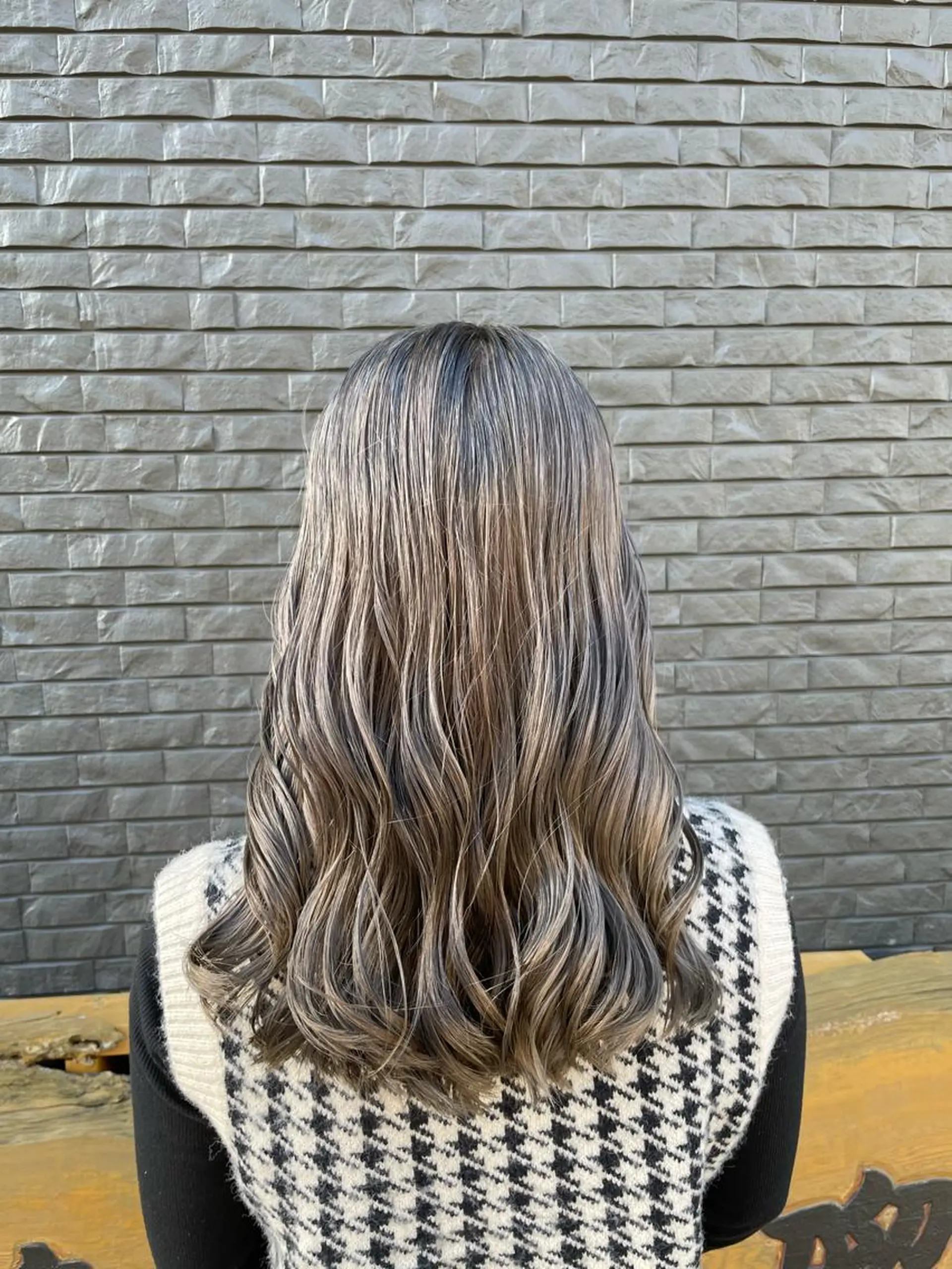 セミロング カラー ベージュカラー ブリーチ 透明感カラー ダブルカラー トリートメント ヘアカラー デザインカラー🏝️ 須賀汐音のヘアスタイル