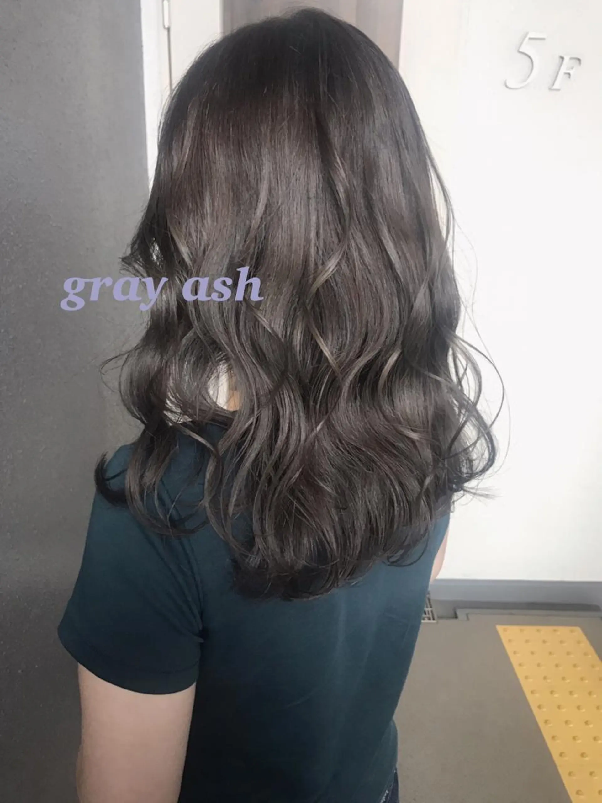 セミロング カラー ヘアアレンジ アッシュ ハイライトカラー ハイライト topstylist 芳賀みなみのヘアスタイル