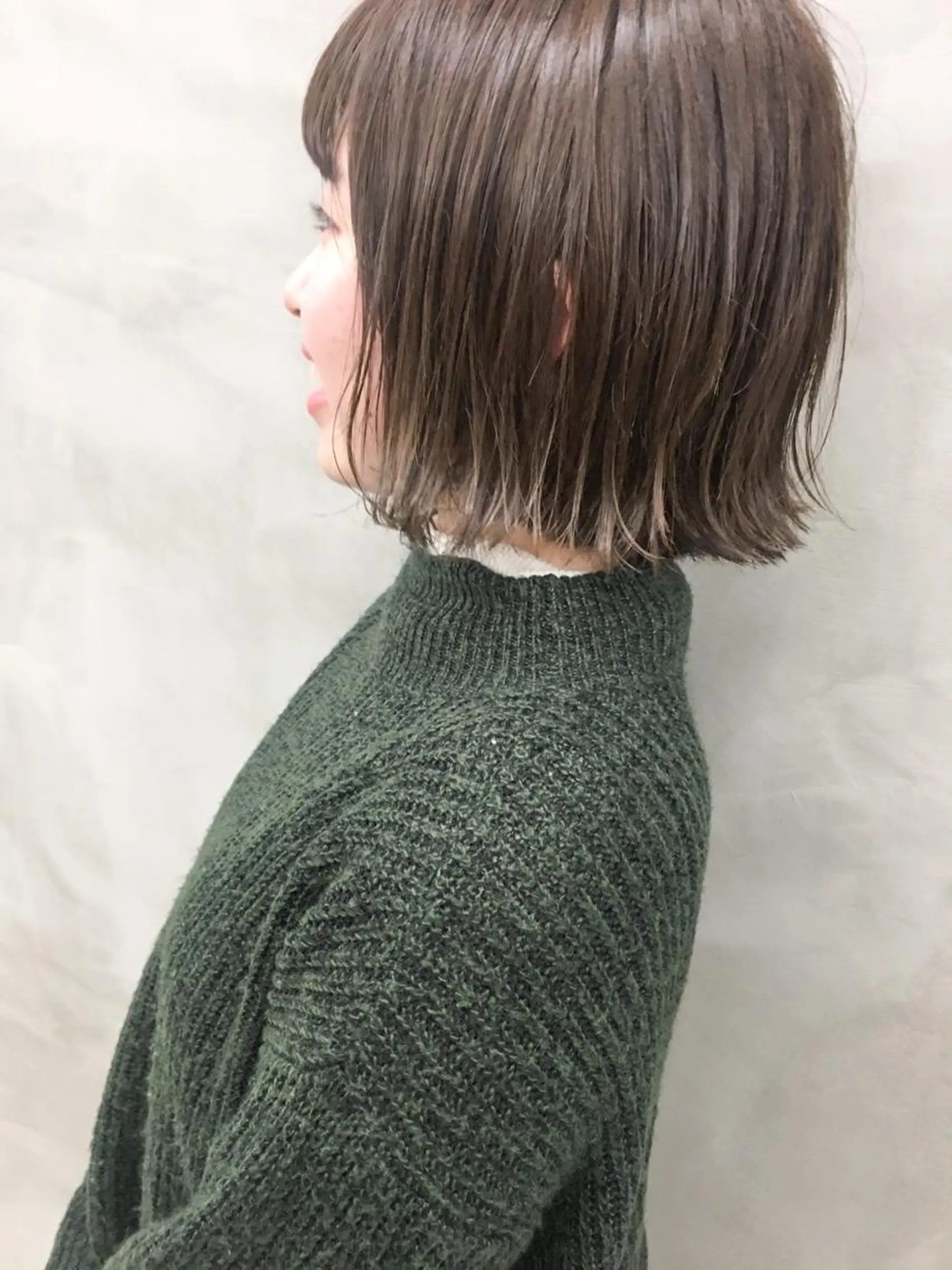 カラー 切りっぱなしボブ アッシュ ベージュカラー イルミナカラー ボブ SEED&beauty byFLAT所属・ヘッドスパ (女性限定)🍋モエのヘアスタイル