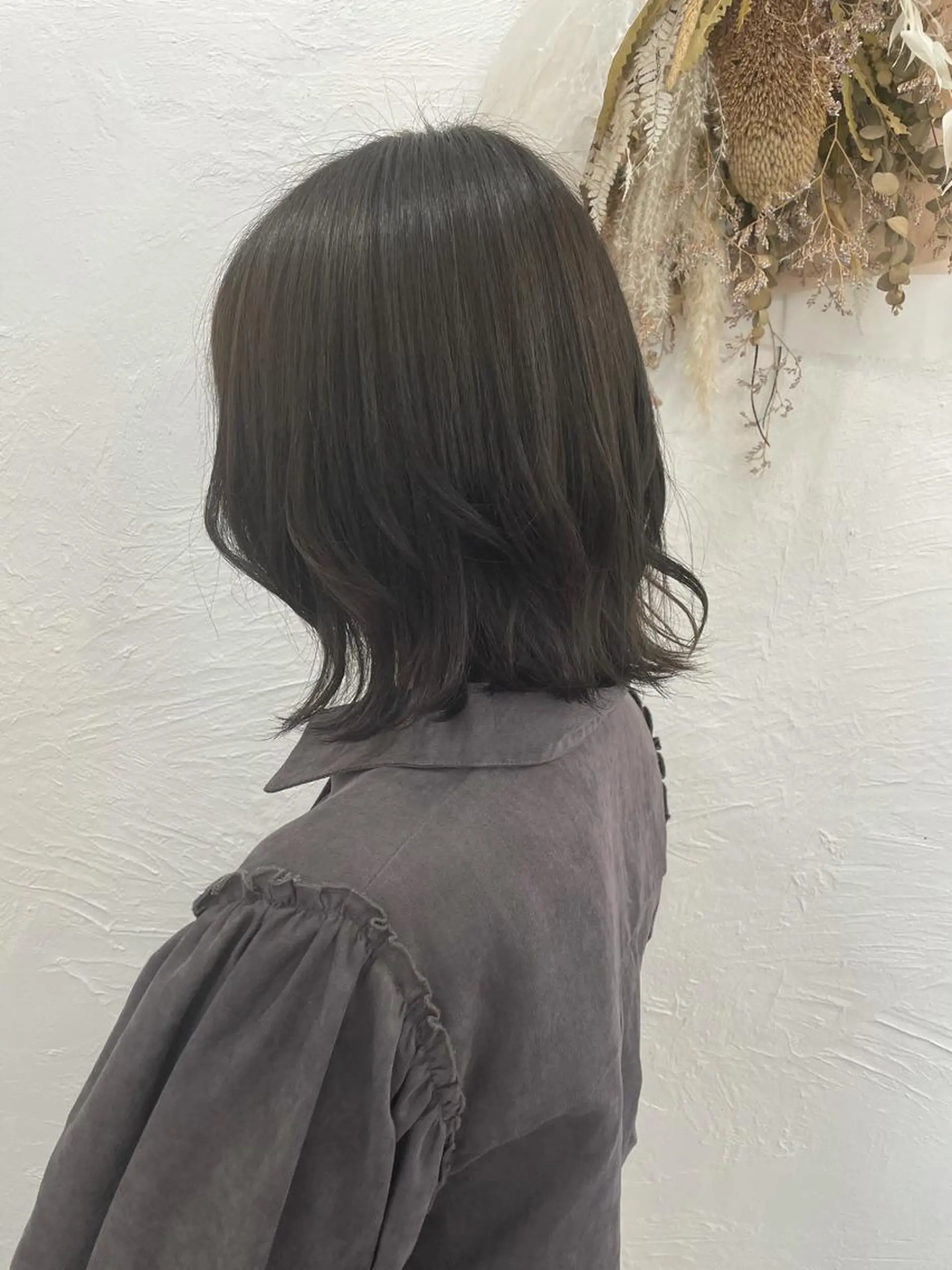 ミディアム カラー ダークグレー カット ヘアカラー トリートメント REttice所属・河野 満月のヘアスタイル