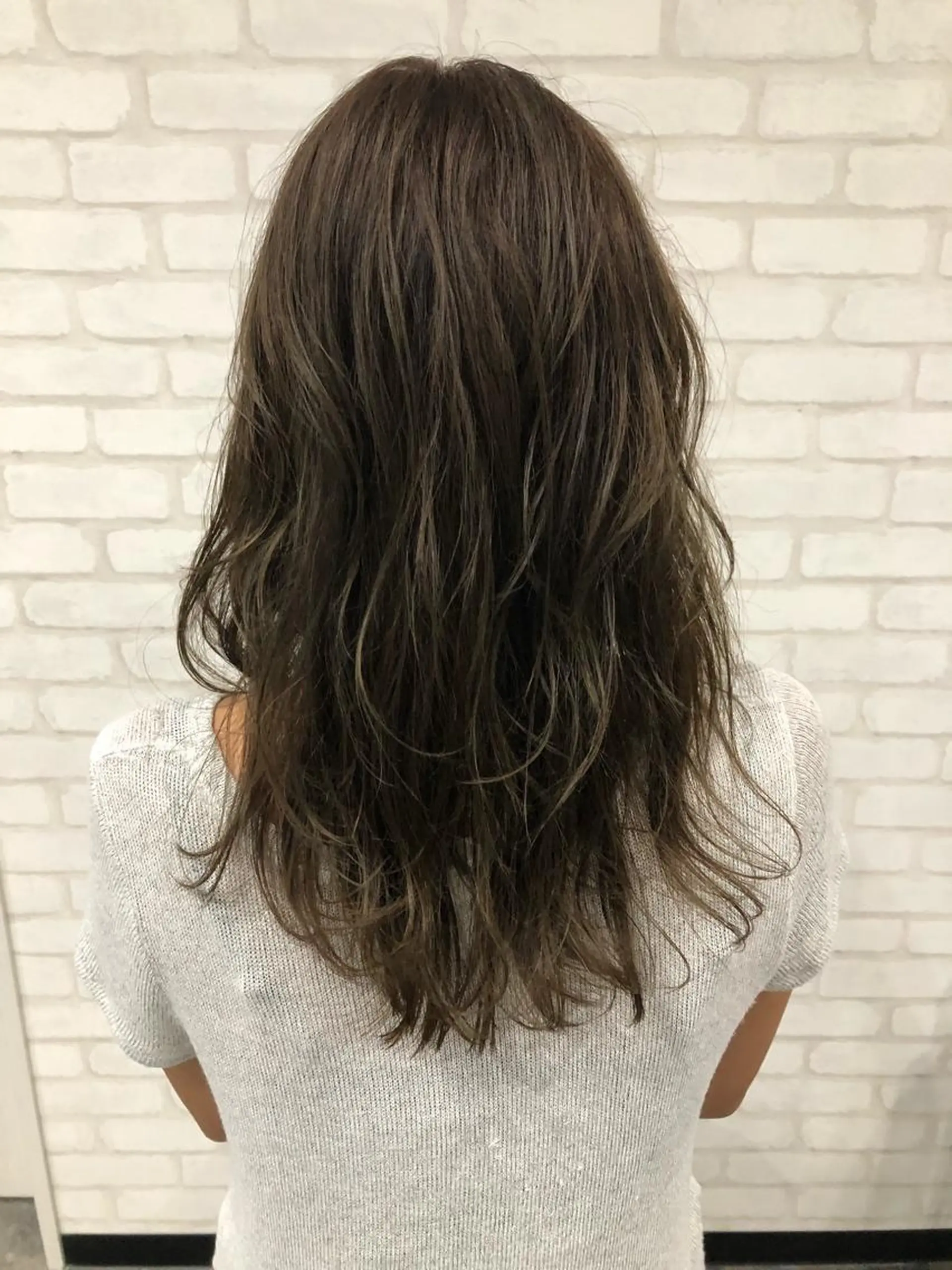 セミロング カラー 透明感カラー ハイライトカラー ハイライト T he apartment of  solon船橋2nd所属・solon船橋2nd Amiのヘアスタイル