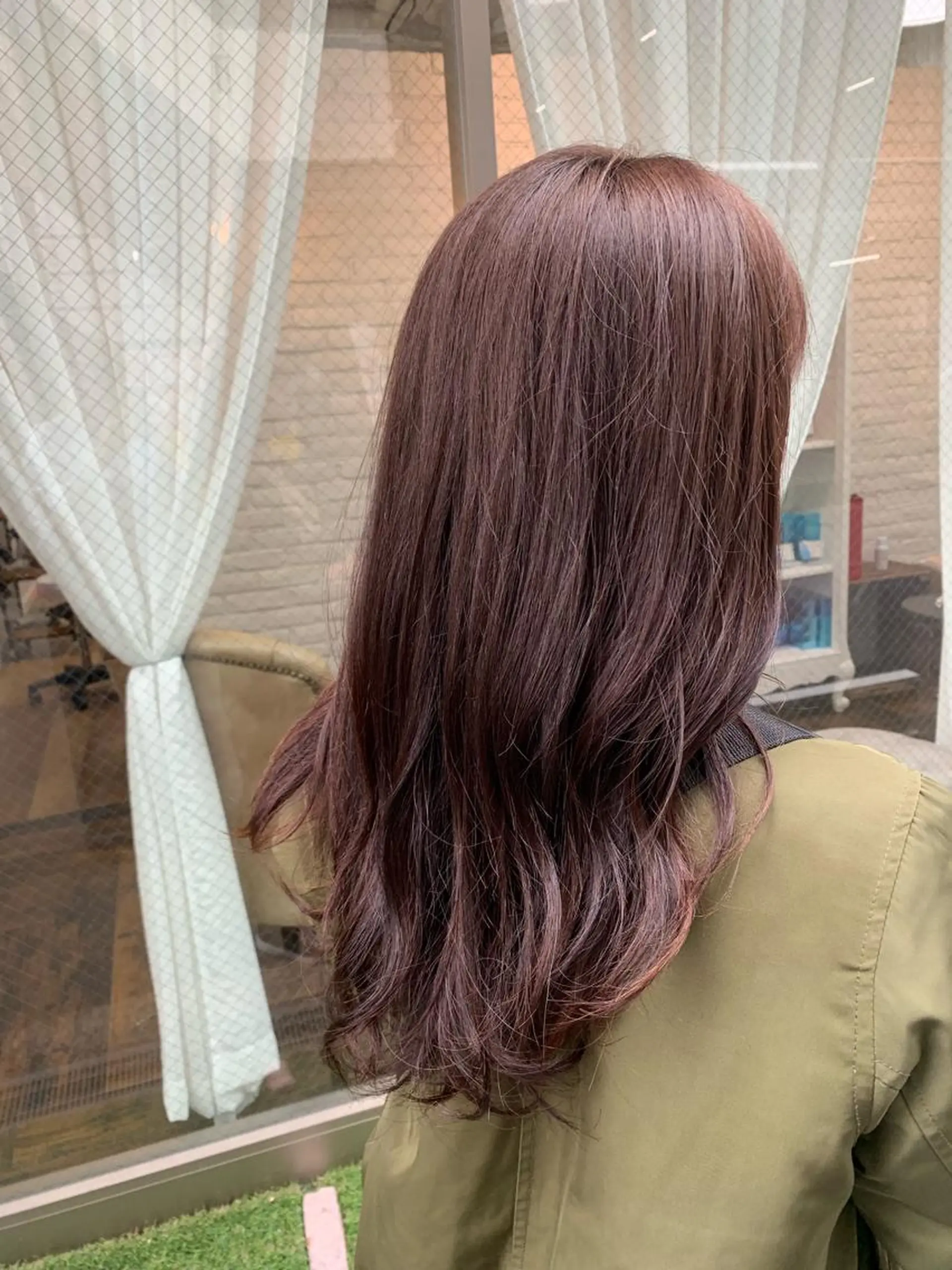 ロング カラー いけだ　ひかり ハイライトくびれヘアのヘアスタイル