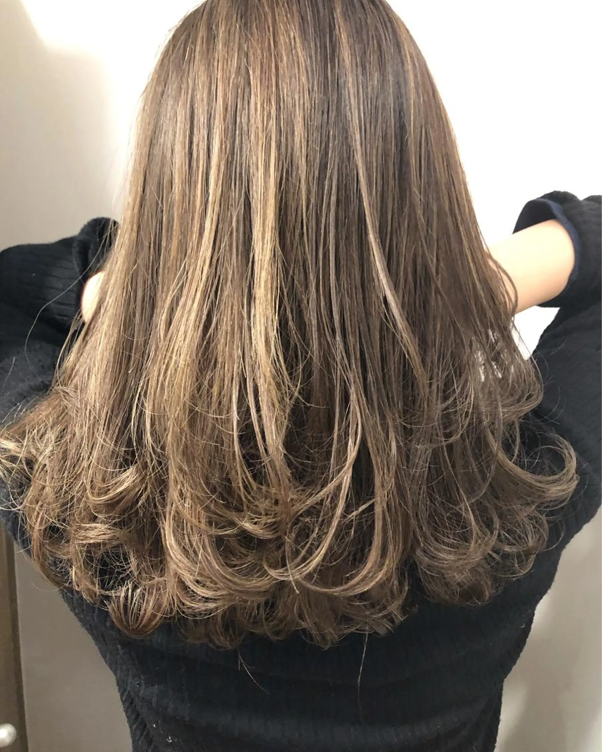 ミディアム カラー 岡田 拓也のヘアスタイル