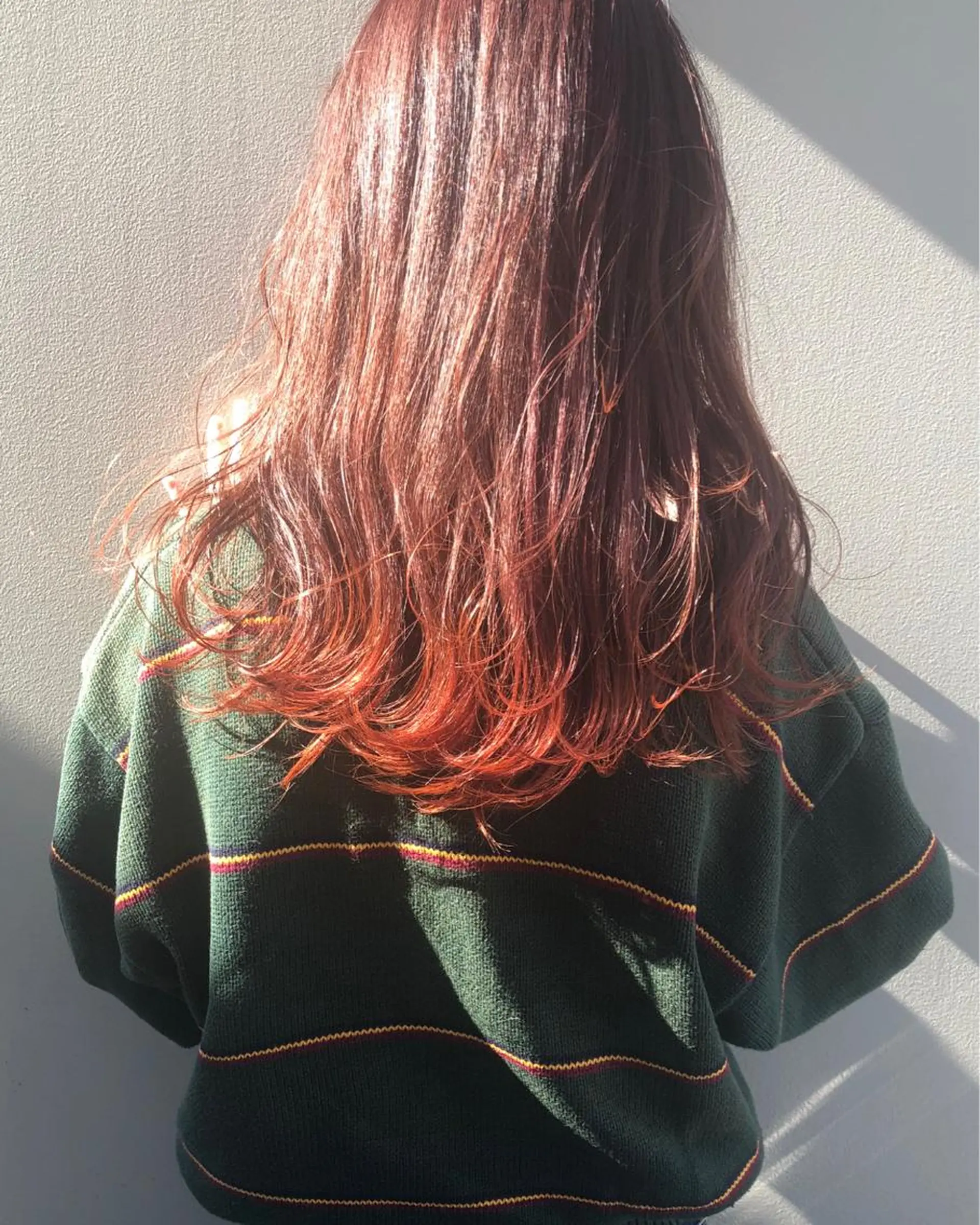 ミディアム カラー ブリーチ オレンジ レッドカラー ケアブリーチ/ エクステ/レイヤーのヘアスタイル