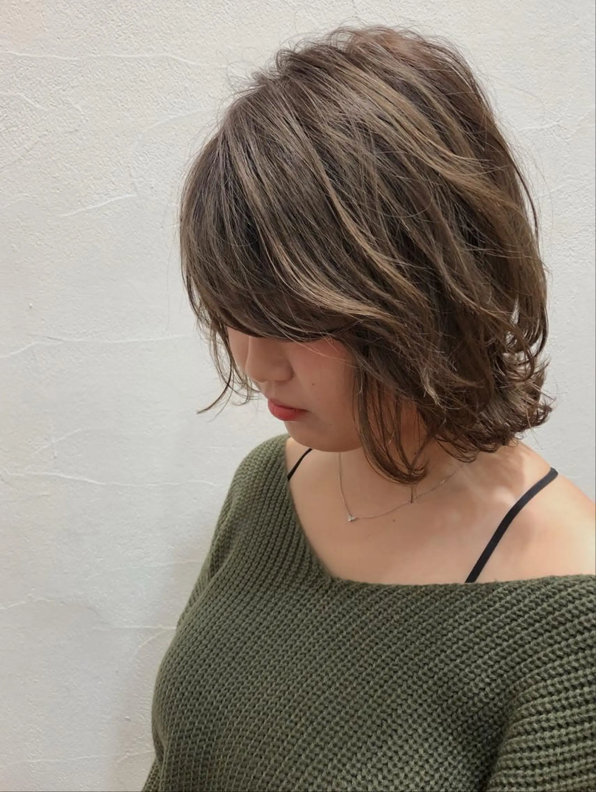 ショート カラー ベージュカラー フォギーベージュ ハイライトカラー ハイライト カットが得意 🫧ショートボブ🫧のヘアスタイル