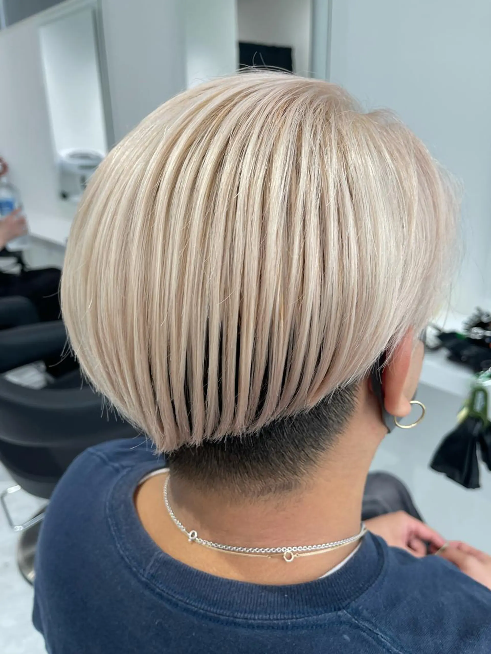 ショート カラー ARMONY 神宮前所属・コテ巻き風パーマ 🦋そま🦋のヘアスタイル