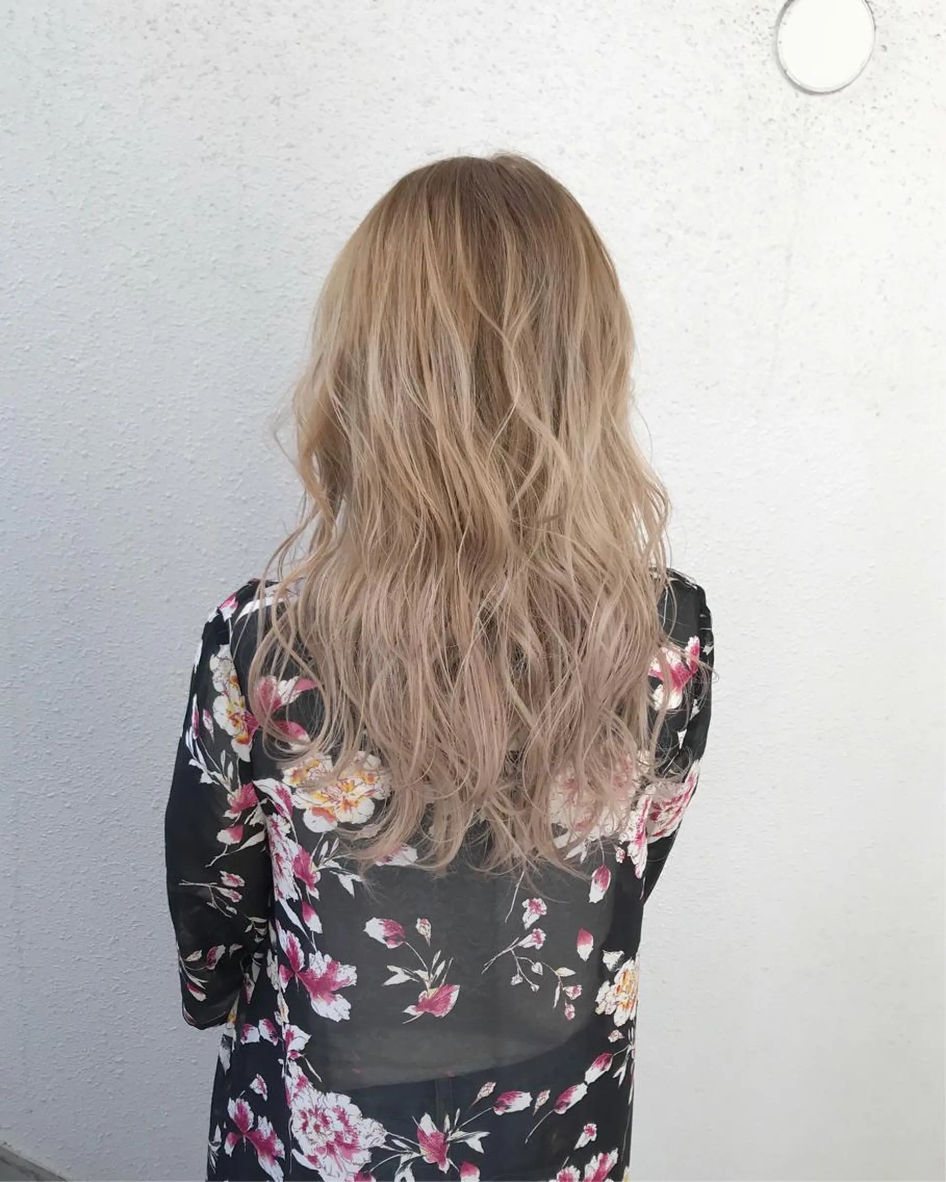 ロング カラー ベージュカラー ハイライトカラー ホワイトベージュ ハイライト インナーカラー/天神 ブリーチ/吉田のヘアスタイル