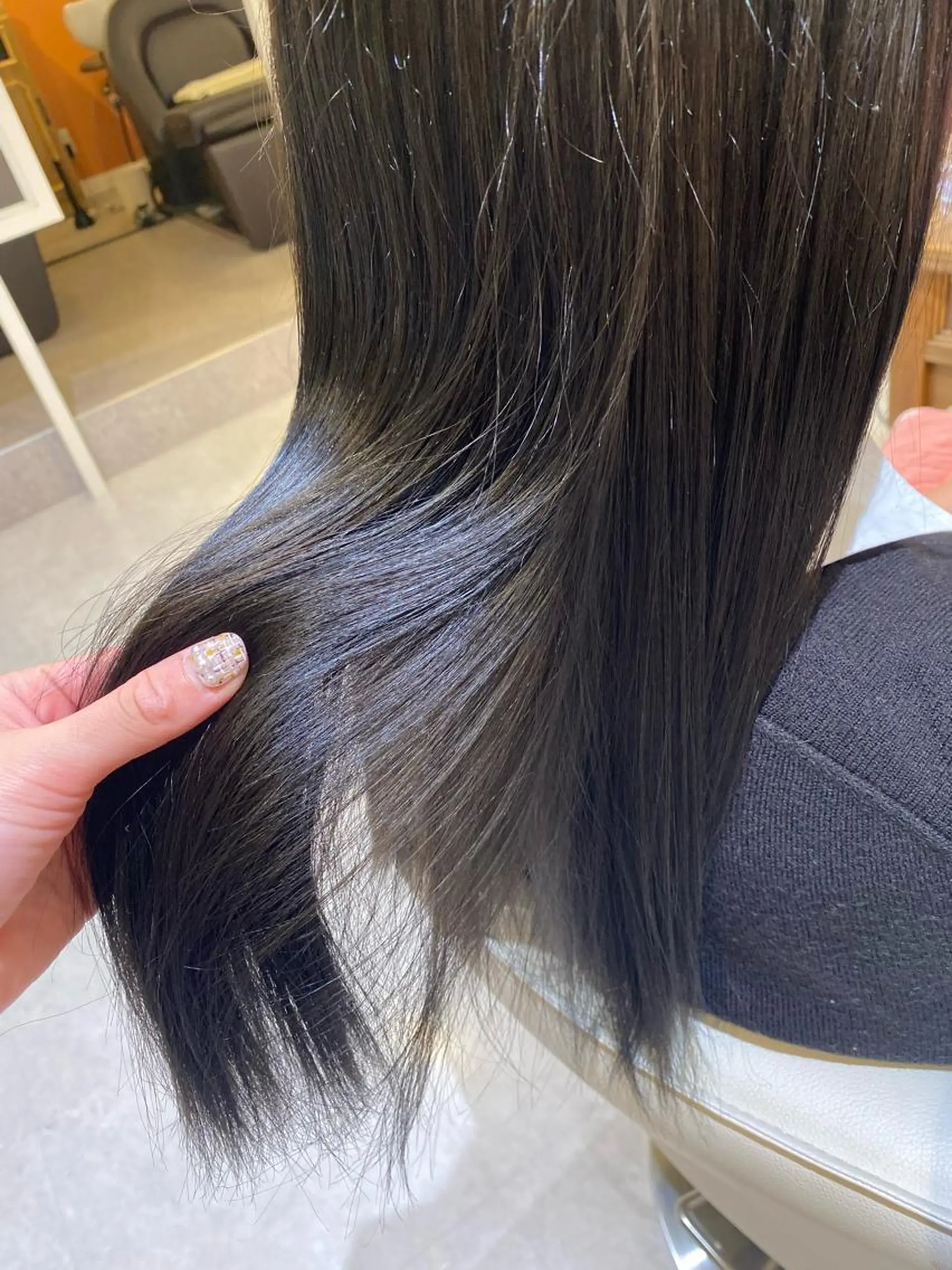 セミロング カラー ヘアカラー 梛木 唯のヘアスタイル