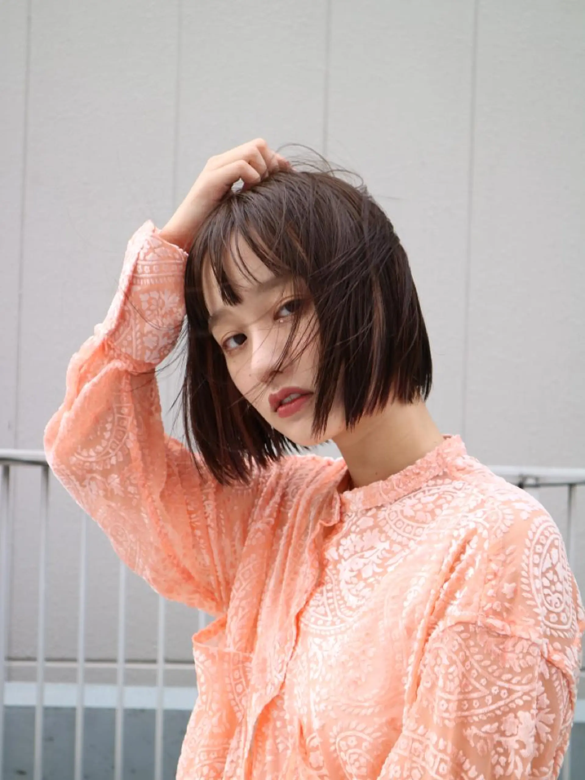 ミディアム カラー ブリーチ インナーカラー レイヤーカット/栄/ 顔周り/キトウモエノのヘアスタイル