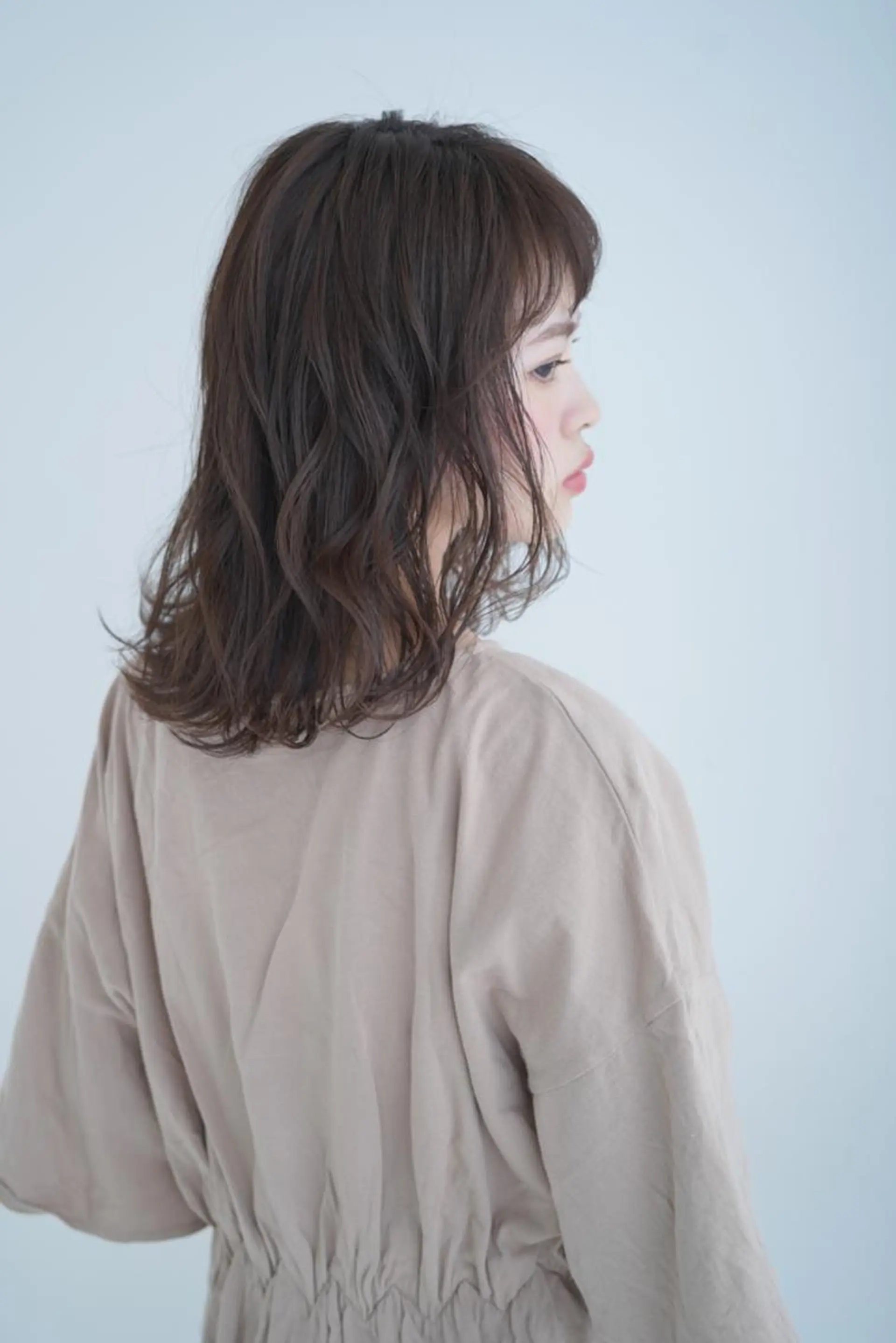 ミディアム カラー アッシュ ダークアッシュ イルミナカラー カット ヘアカラー トリートメント ボブ・レイヤーカット 吉敷航一のヘアスタイル