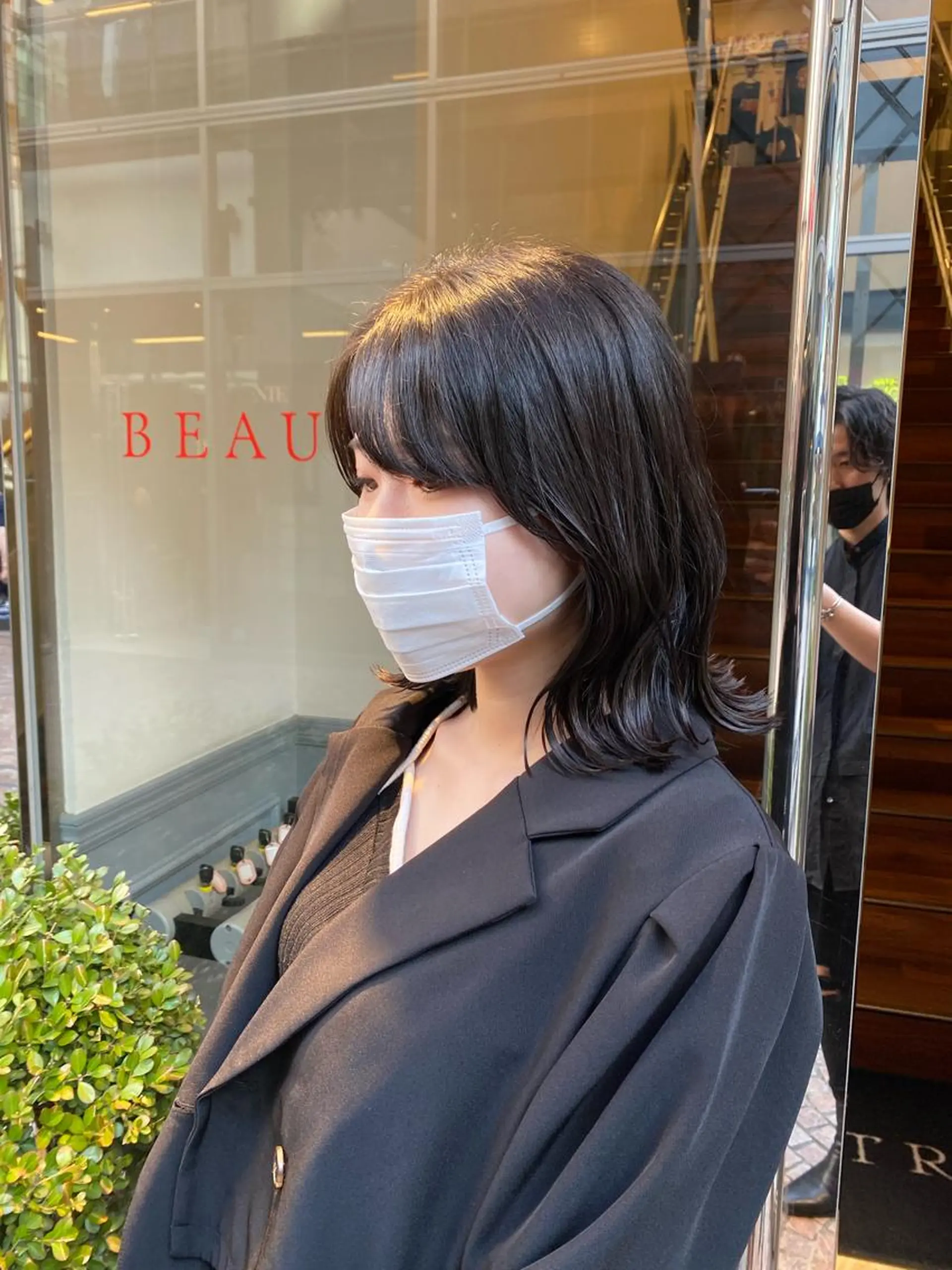 ミディアム ボブ くびれヘア 外ハネヘア レイヤー/グレージュ メンズパーマのヘアスタイル