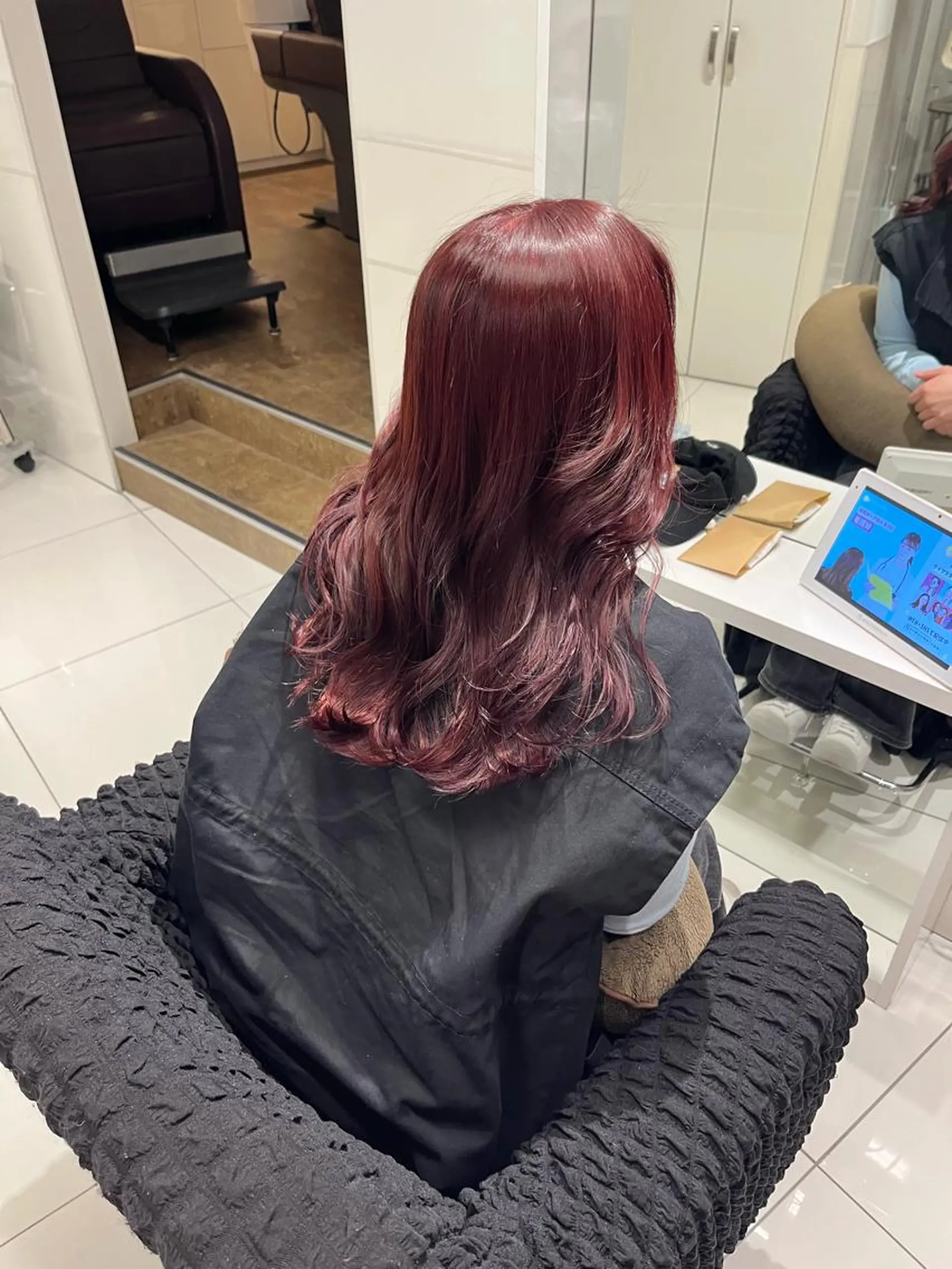 ミディアム カラー ブリーチ カシス ピンクカラー りおな/エクステ /ミルクティーカラーのヘアスタイル