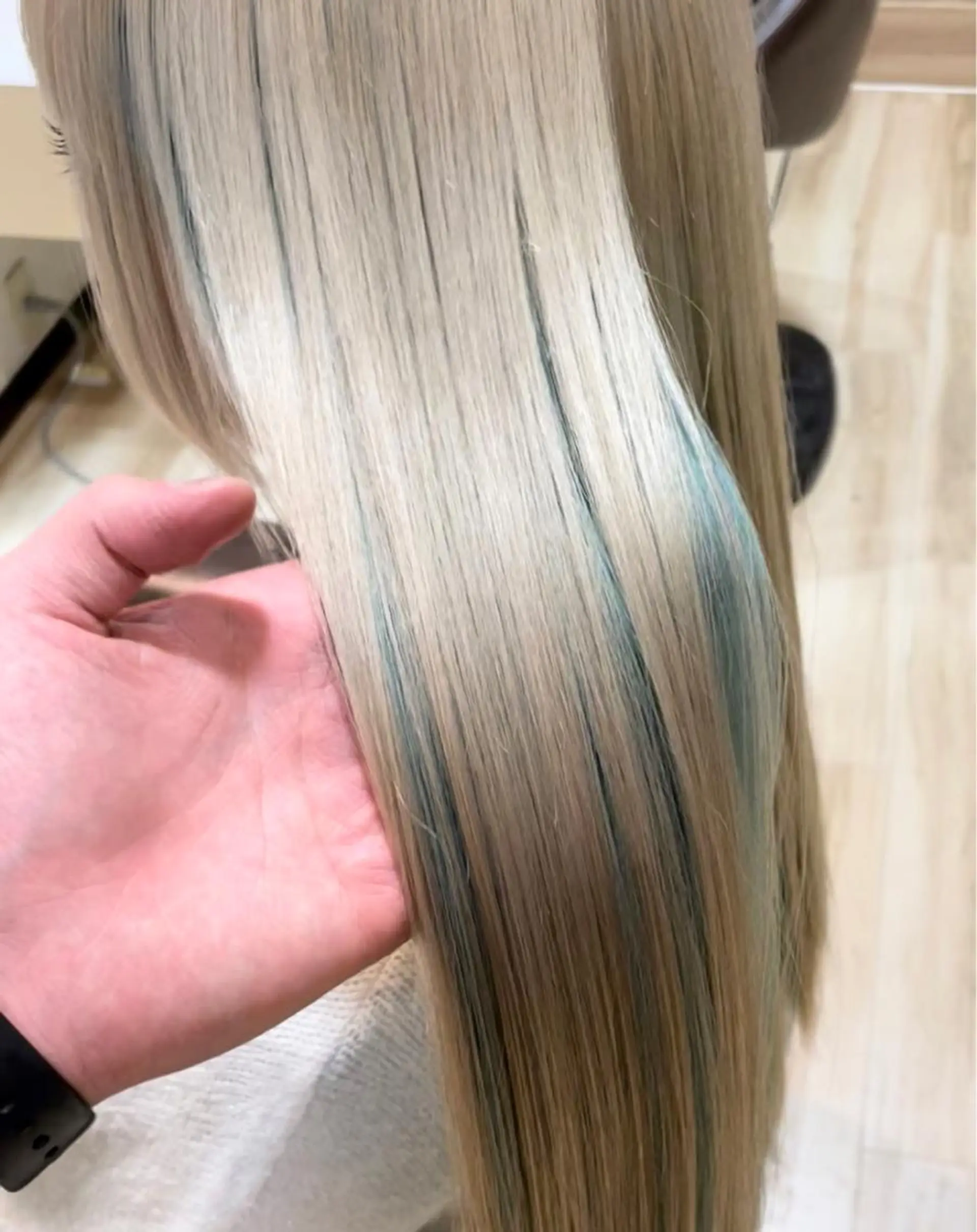 ロング カラー 🌈派手髪ハイトーン 🌈鈴木亮太🌈のヘアスタイル