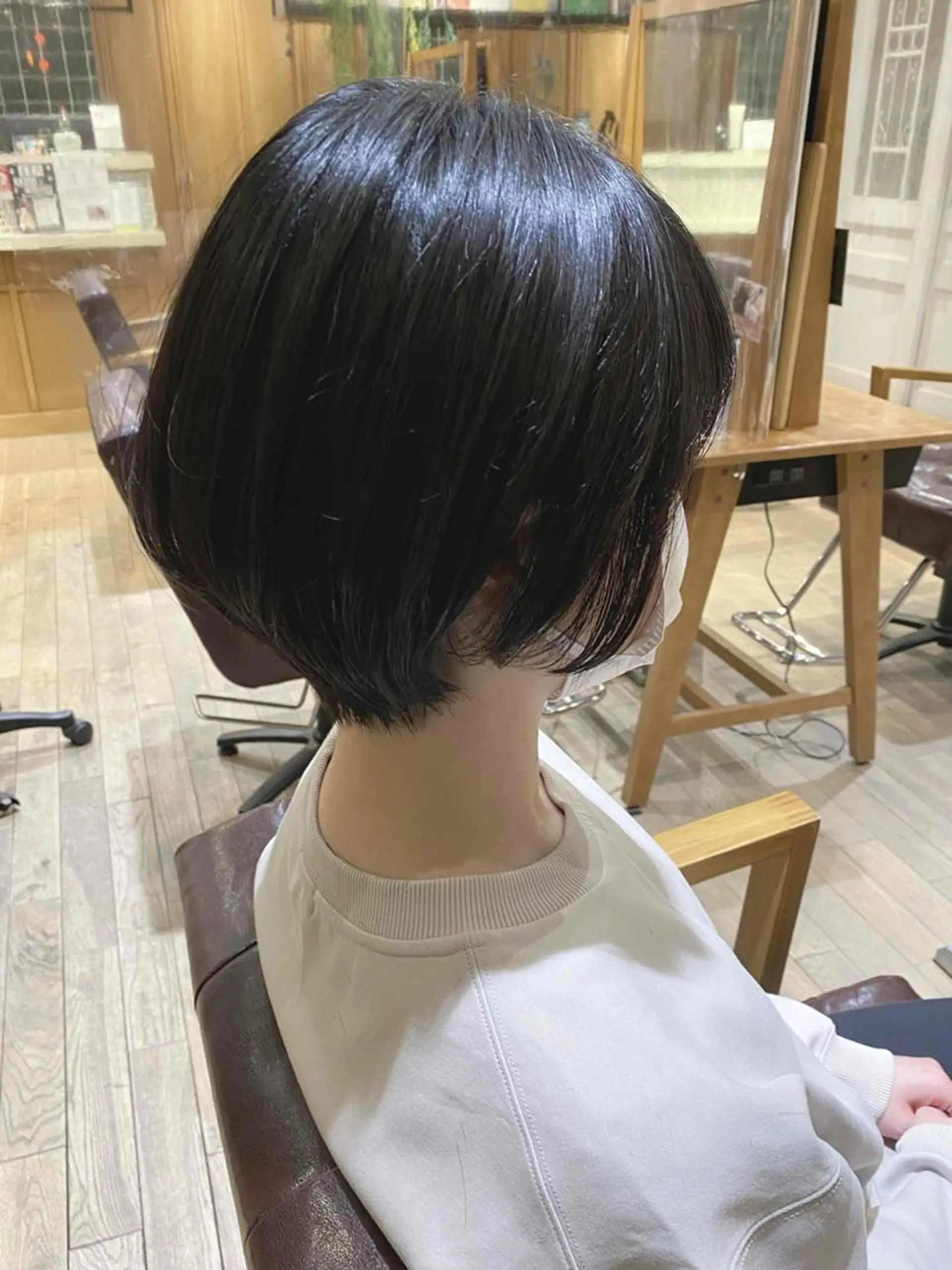 ショート カラー ショートボブ 丸みショート アッシュ ベージュカラー 黒髪 Neolive plus所属・前田 裕介のヘアスタイル