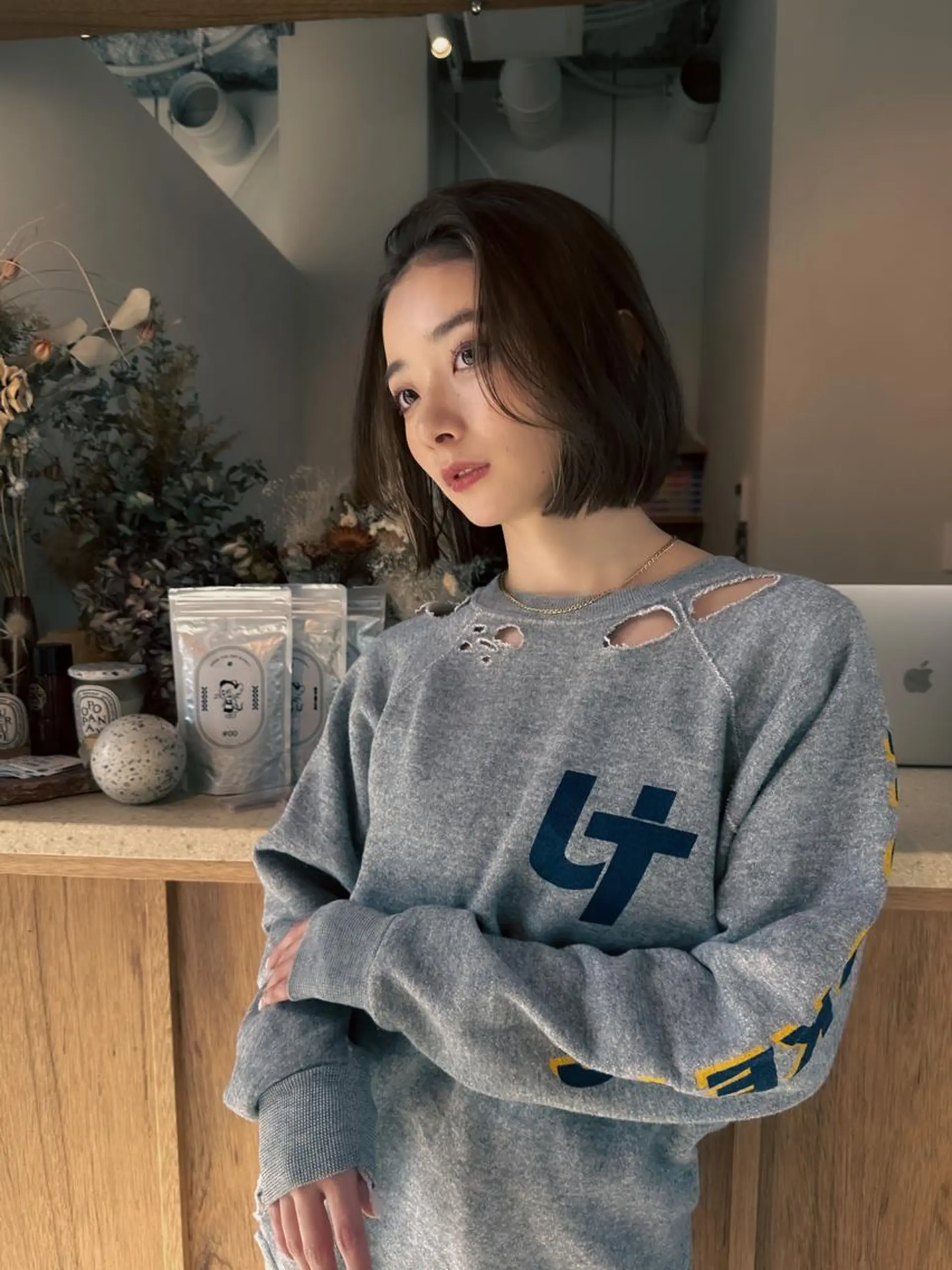 ミディアム 五屋 美咲のヘアスタイル