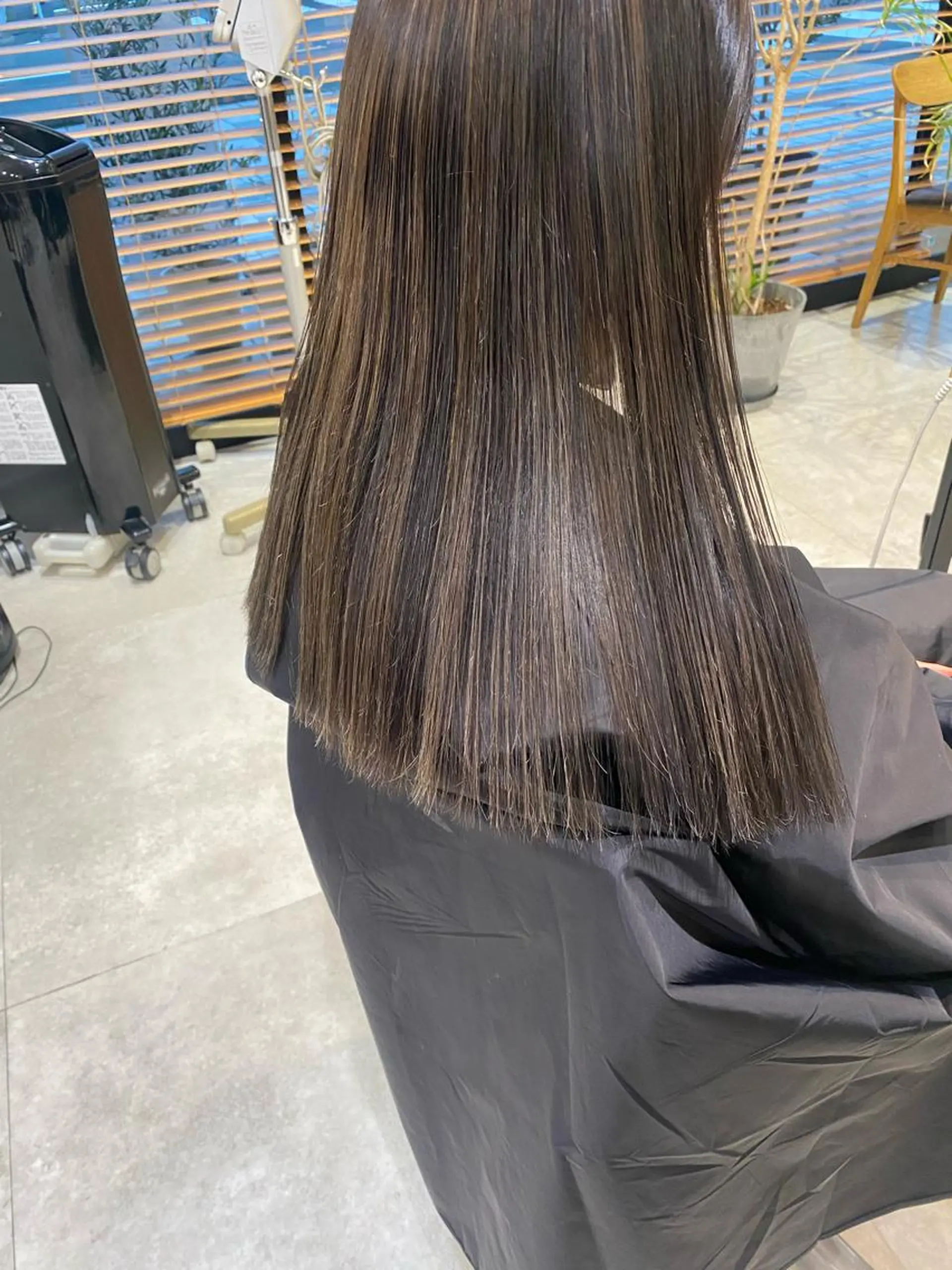 ロング カラー ベージュカラー ハイライトカラー オリーブベージュ ハイライト ヘアカラー トリートメント ヘッドスパ パーマ指名No1 /namiのヘアスタイル