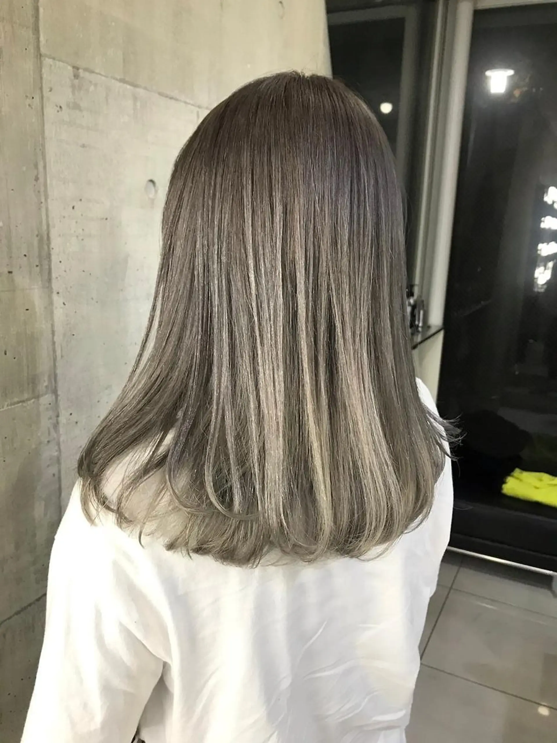 セミロング カラー 前田 桃花のヘアスタイル