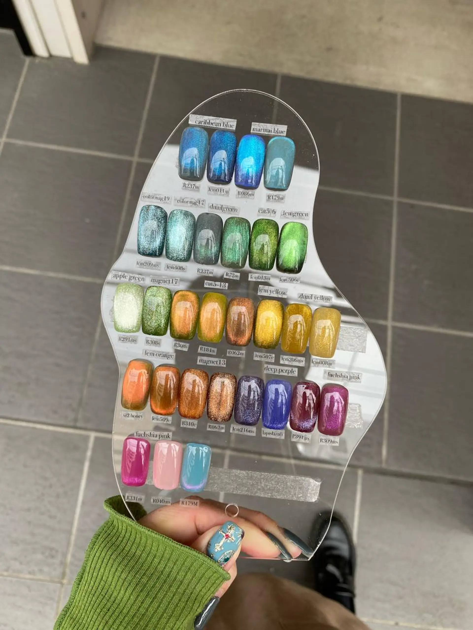 ネイル マグネットネイル 草加ニュアンスネイル 🌚hersのネイルデザイン