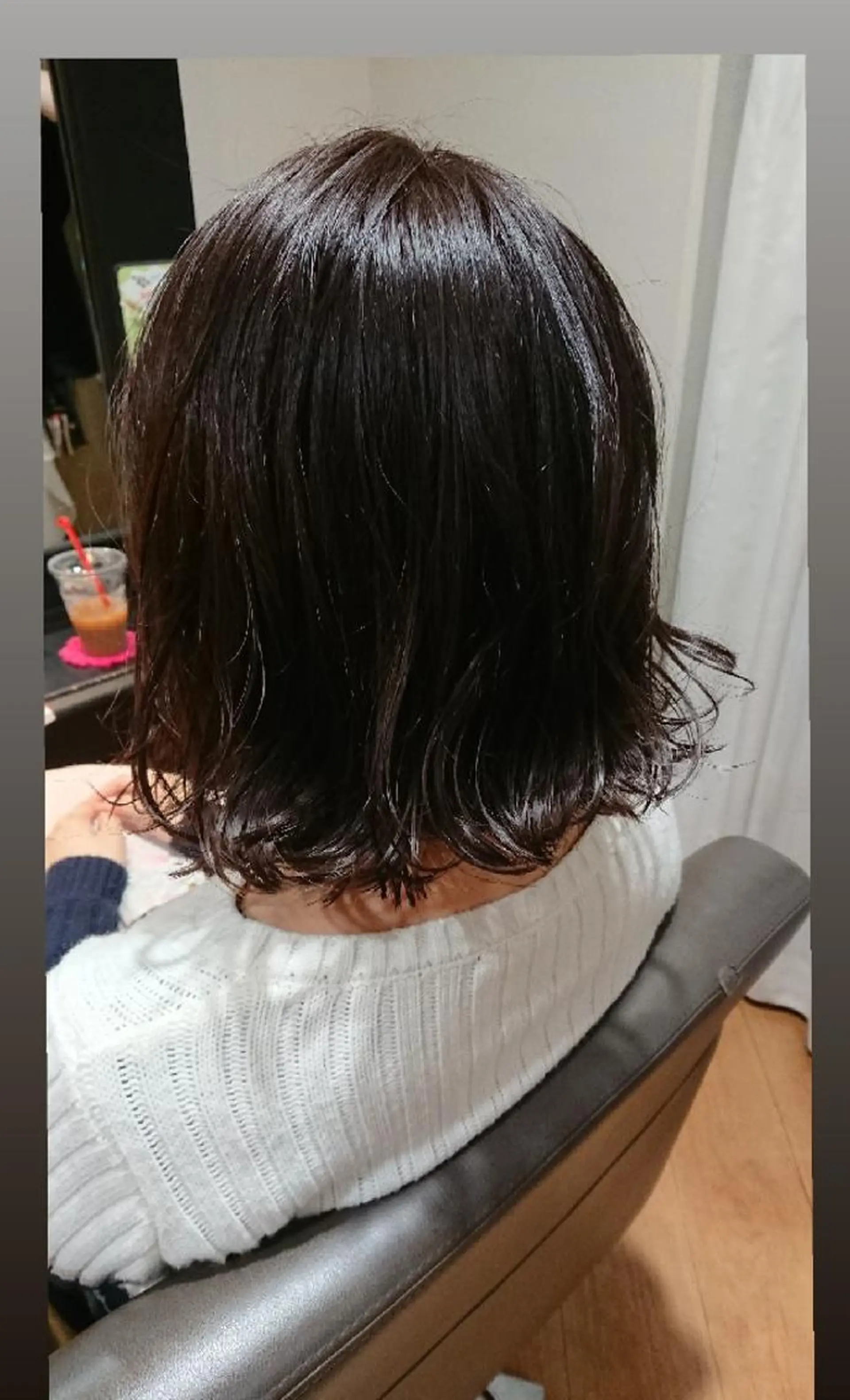 ミディアム カラー グレージュ 三好 麻美のヘアスタイル