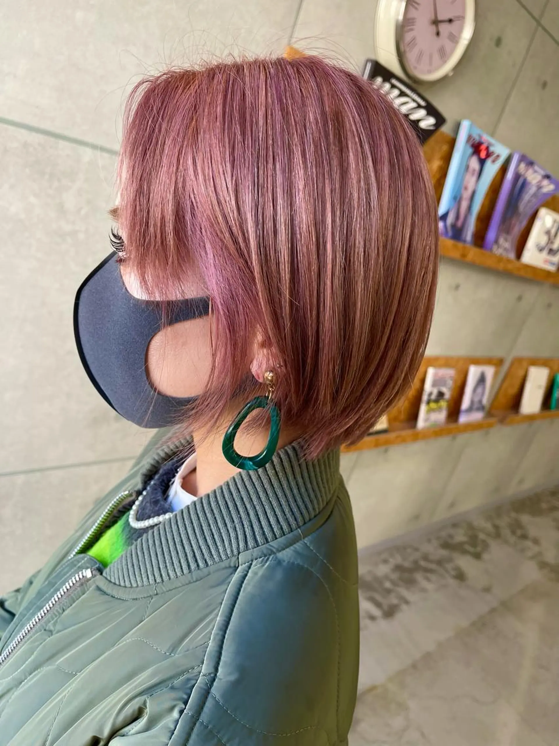 ショート カラー ブリーチ ケアブリーチ イルミナカラー カット ヘアカラー トリートメント オフホワイトアンドなんば所属・福西 洋斗のヘアスタイル