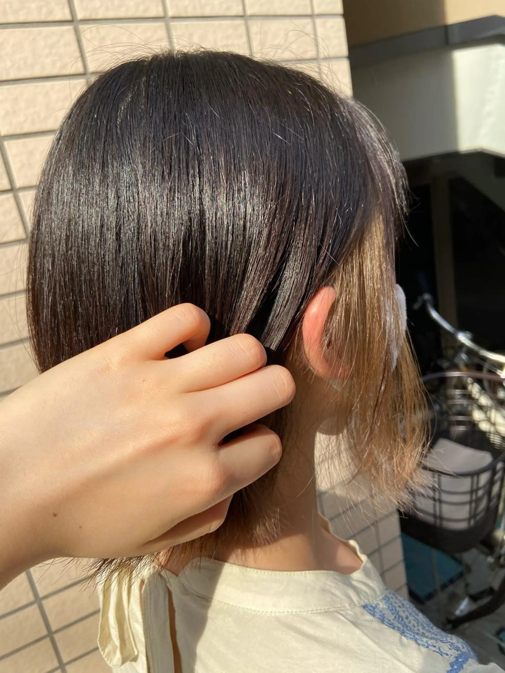 ミディアム カラー ベージュカラー ブリーチ イヤリングカラー ヘアカラー 菊地 美憂のヘアスタイル