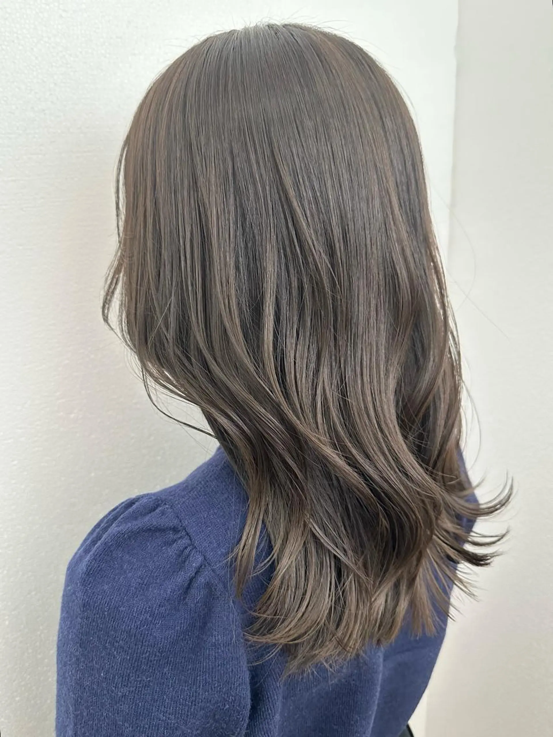 ロング カラー カット ヘアカラー KNOWHOW京都所属・トレンド/顔まわり/ レイヤー/グレージュのヘアスタイル