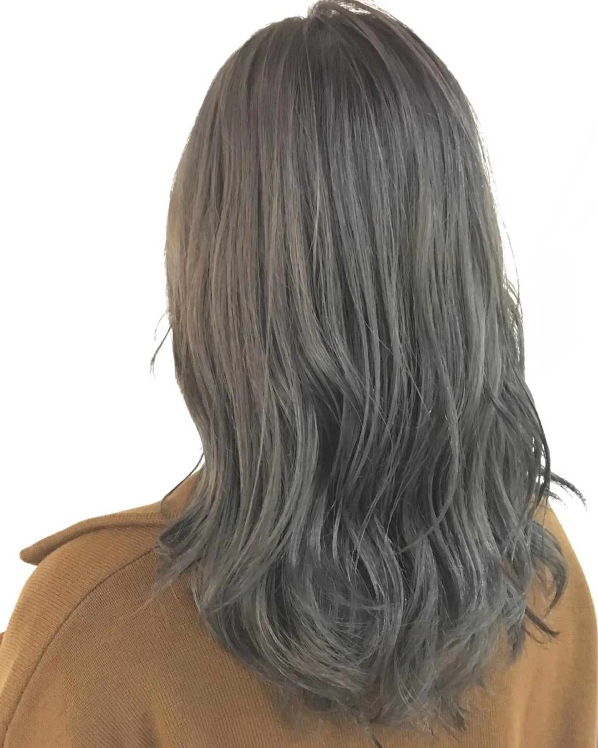 セミロング カラー パーマ ヘアアレンジ シルバー エグチ アキラのヘアスタイル