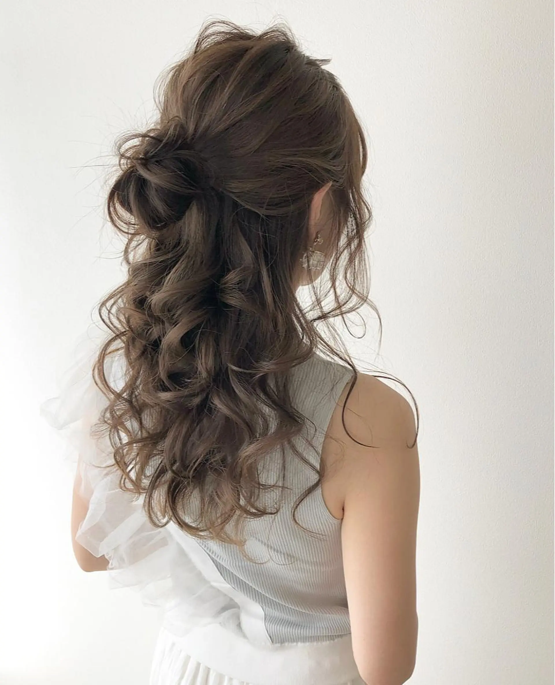 ロング カラー ヘアアレンジ ハーフアップ お団子ヘア autre所属・大久保 ひでなりのヘアスタイル