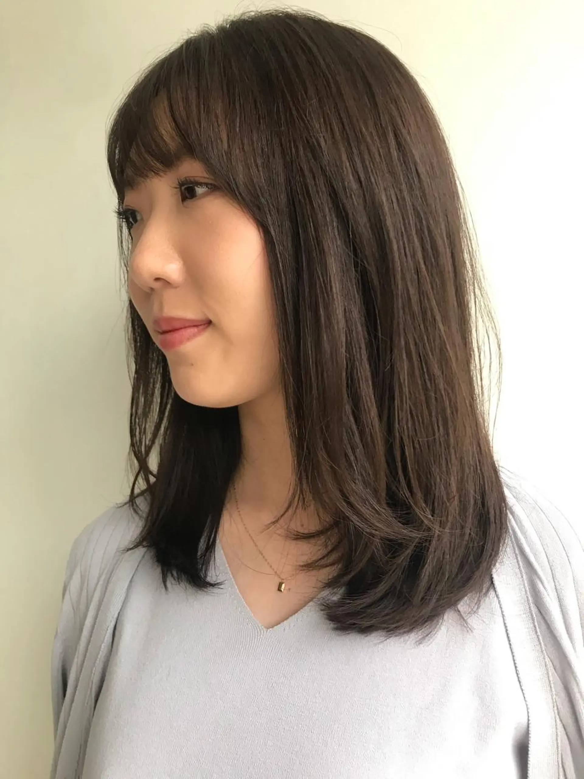 セミロング カラー アッシュ ベージュカラー 透明感カラー イルミナカラー オリーブベージュ les baladins du miroir所属・🍃YURI 🍃のヘアスタイル