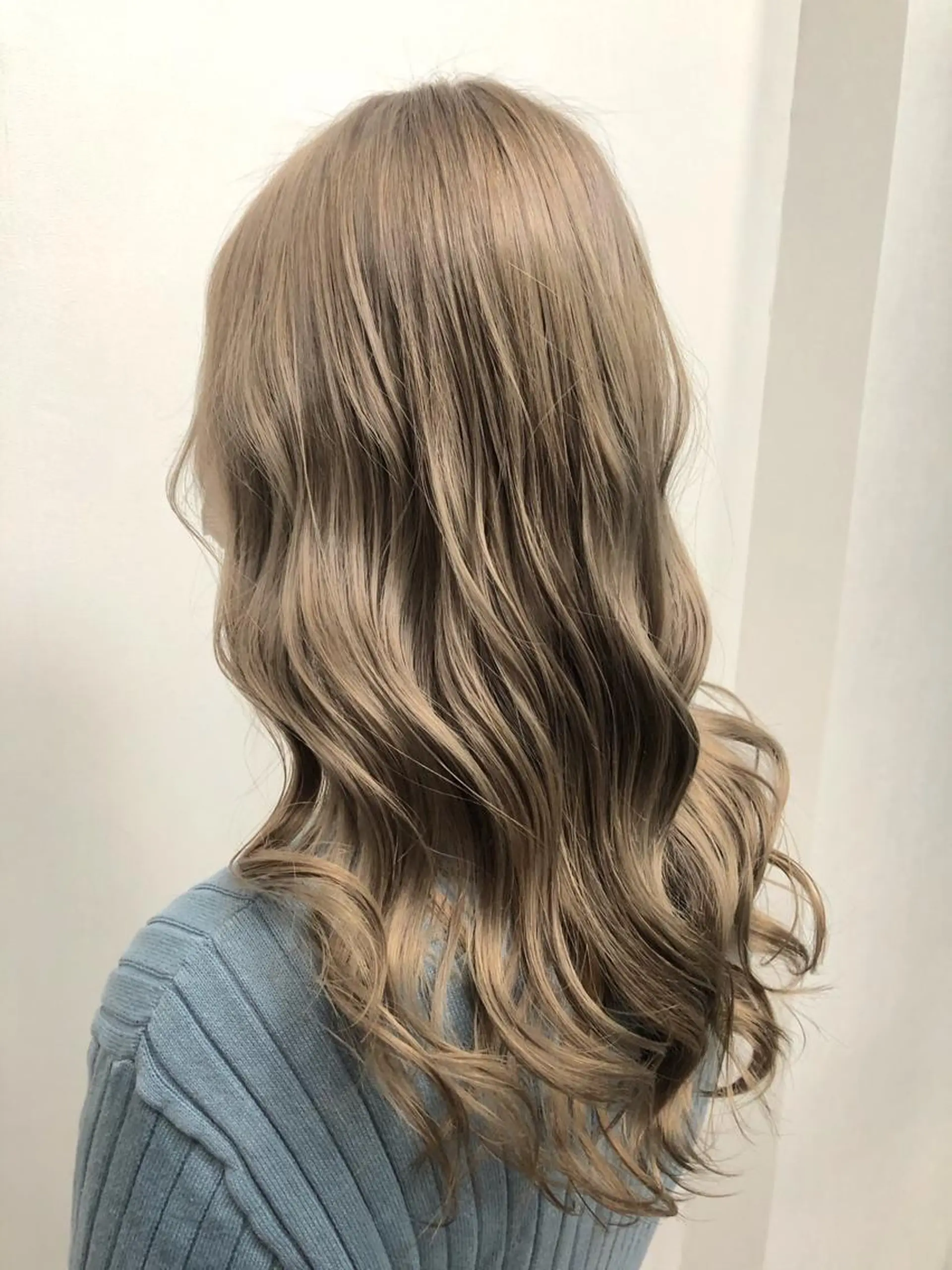 ロング カラー ベージュカラー biscohair 髪にドラマを。のヘアスタイル