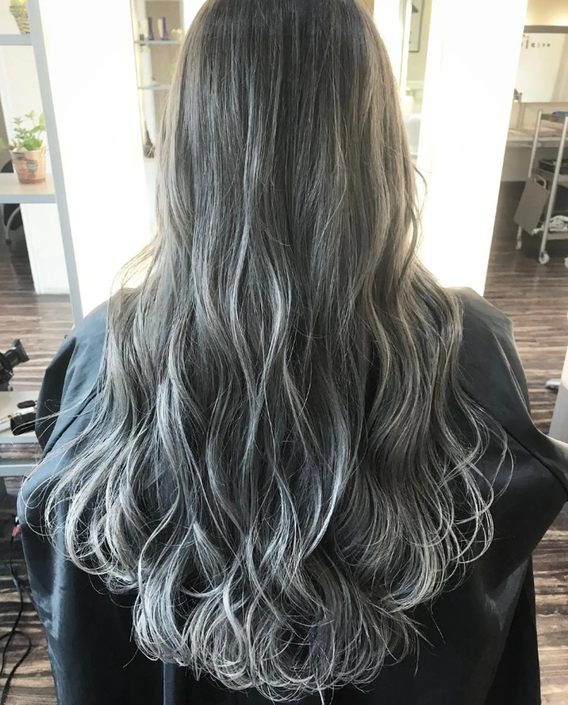 ロング カラー シルバー 外国人風カラー 髪質改善サロン 心斎橋ARCHEのヘアスタイル