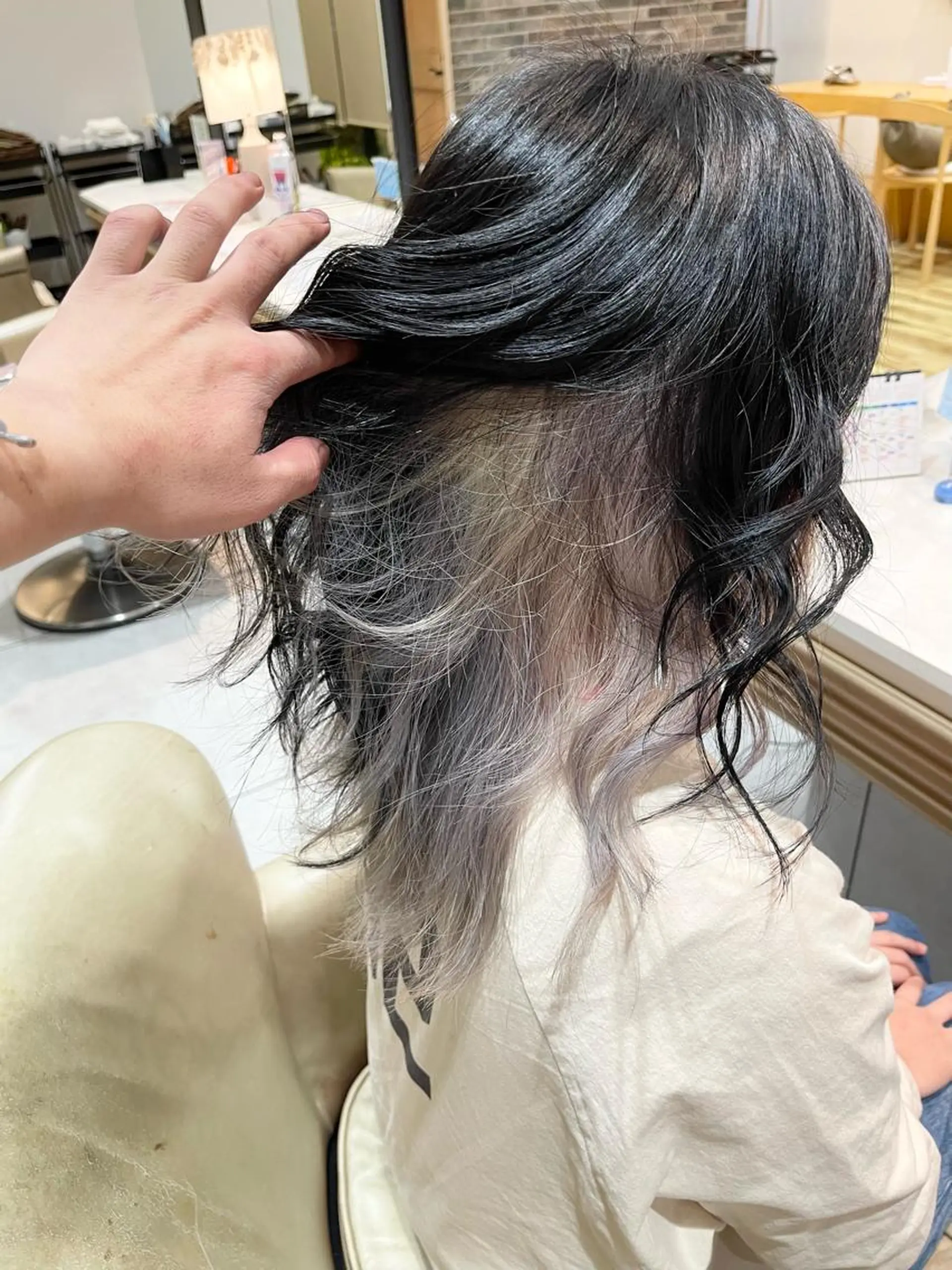 セミロング enn.bleach by t.a.g所属・碇山 楓己のヘアスタイル