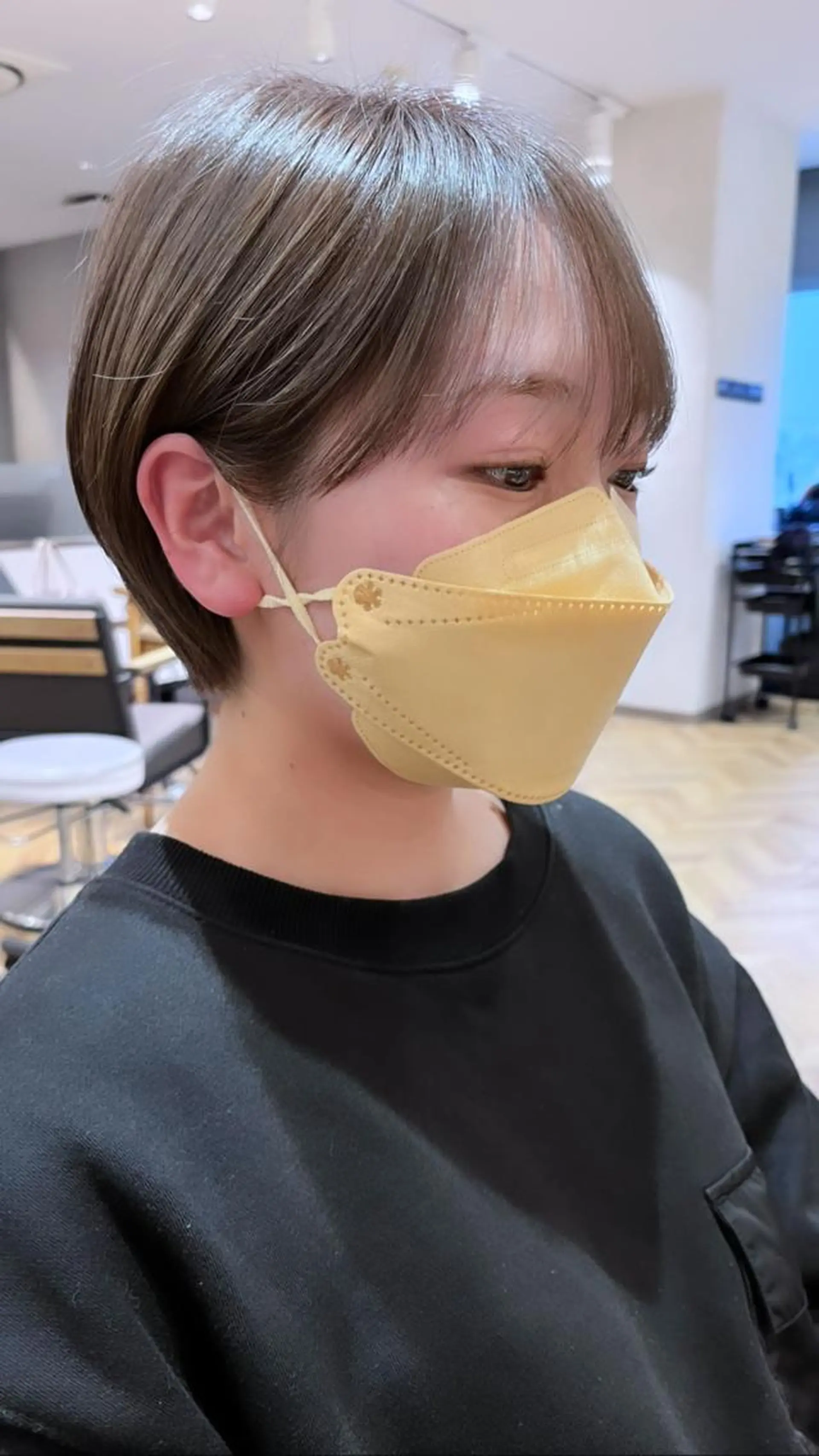 ショート カット ヘアカラー かえ🩶韓国ボブ🎀 透明感カラー🥣のヘアスタイル