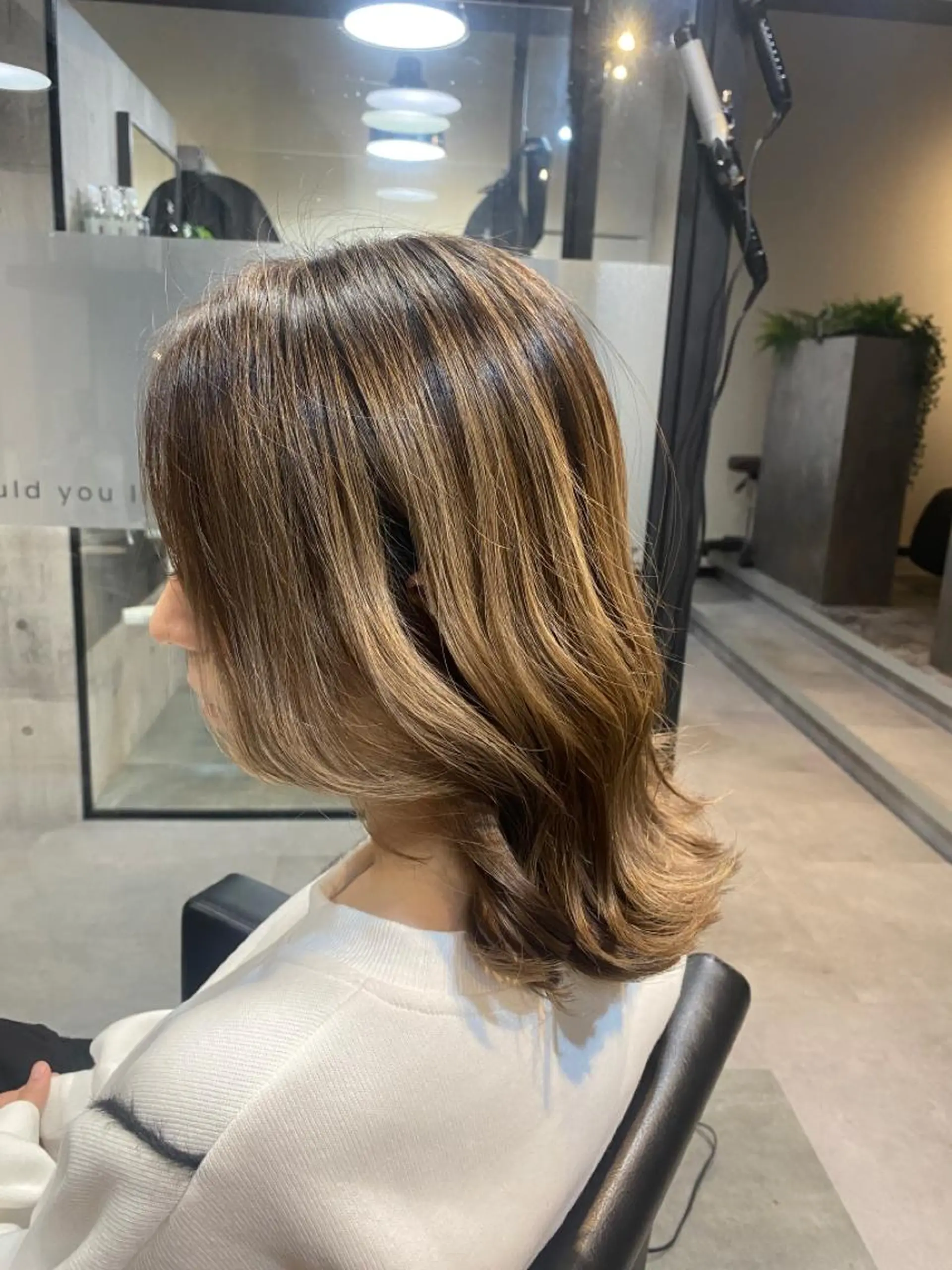 セミロング カラー 🟡【美髪専門店】 ✨褒め髪/艶髪🟡のヘアスタイル