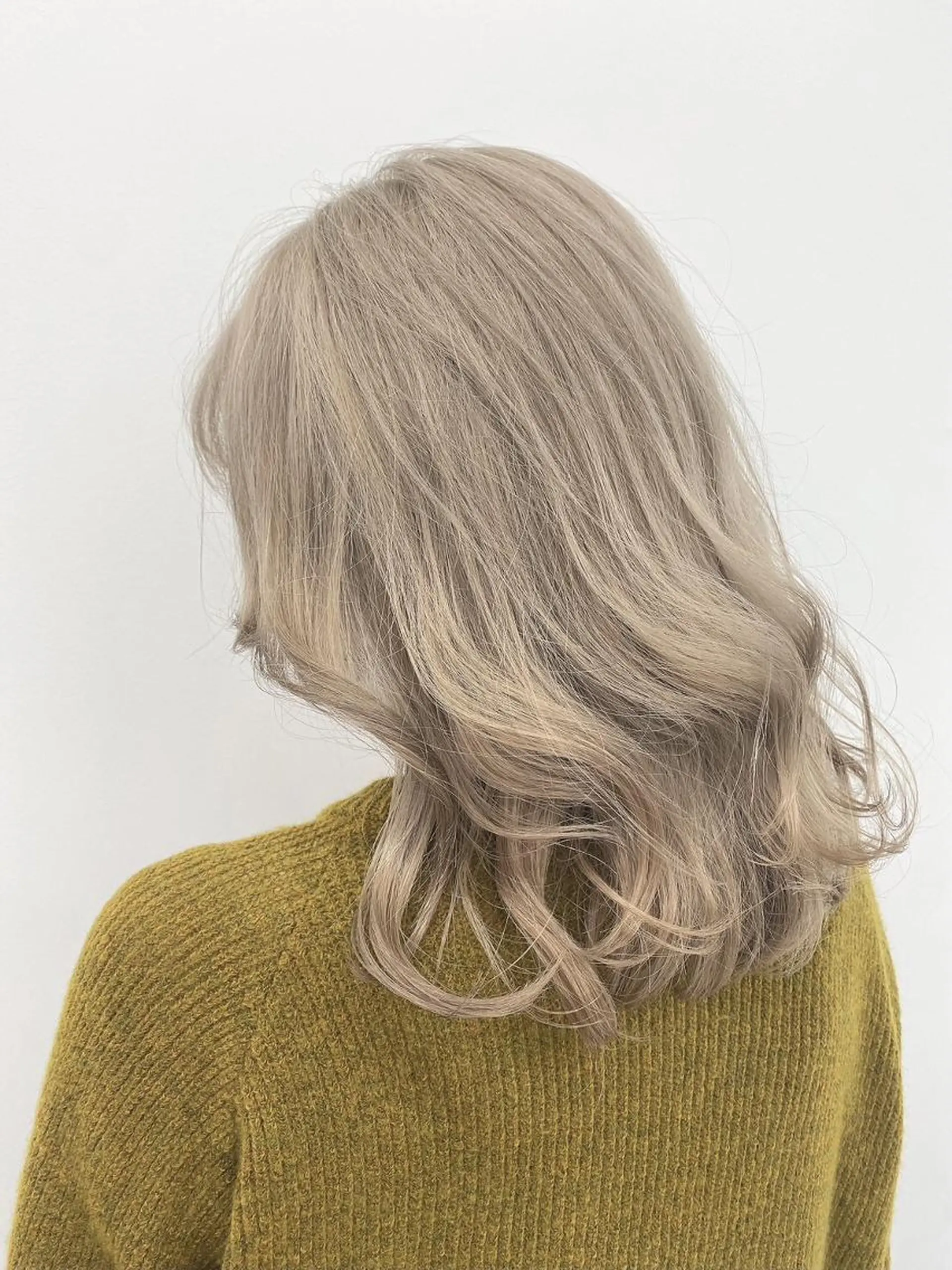 セミロング ヘアカラー ブリーチ✖️ 縮毛LANDのヘアスタイル