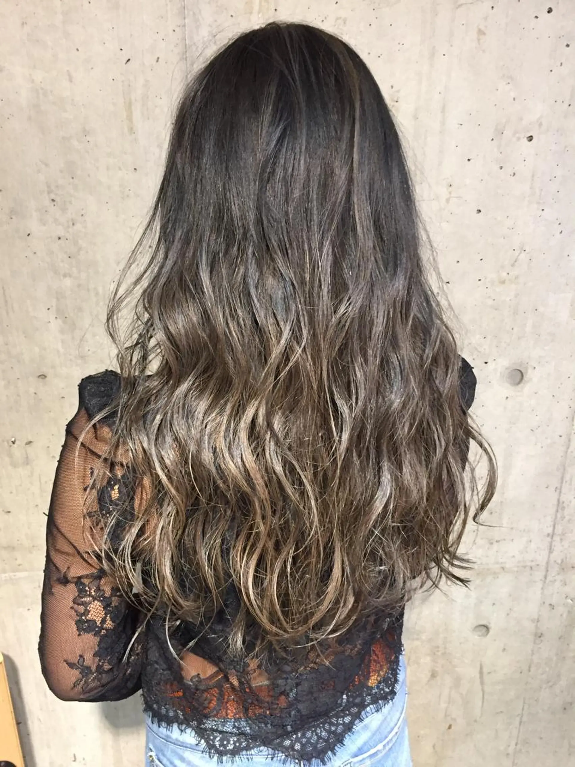 セミロング カラー パーマ ヘアアレンジ メンズ キッズ ネイル マツエク・マツパ メンズブリーチ ブリーチ ブルーカラー ブルージュ ブルー 韓国風×透明感カラー 髪質改善オタベシンヤのヘアスタイル