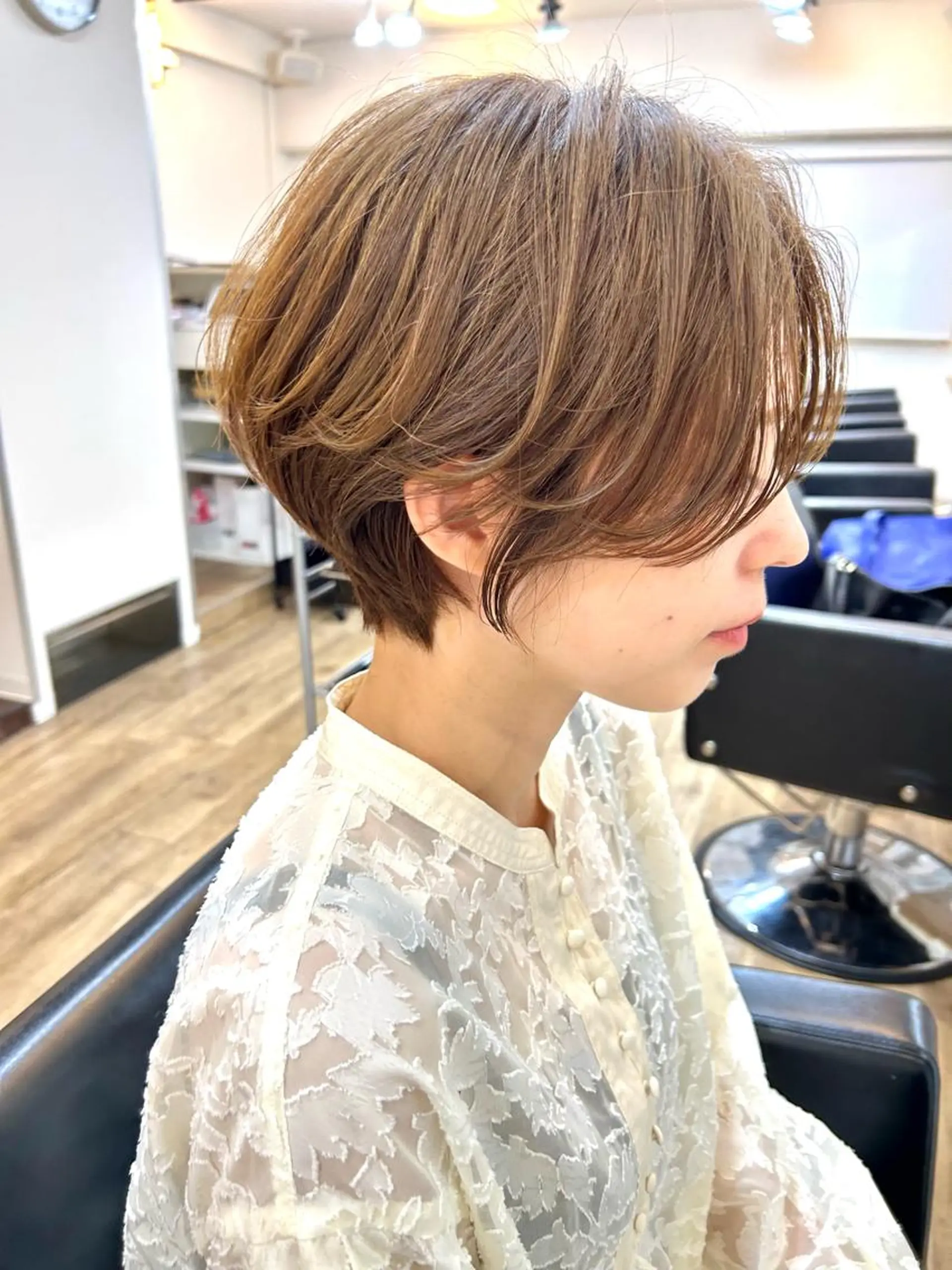 ショート カラー ハンサムショート ブリーチ ケアブリーチ ダブルカラー ハイライトカラー lab.by ioe中崎店所属・中北篤志 ショートボブのヘアスタイル