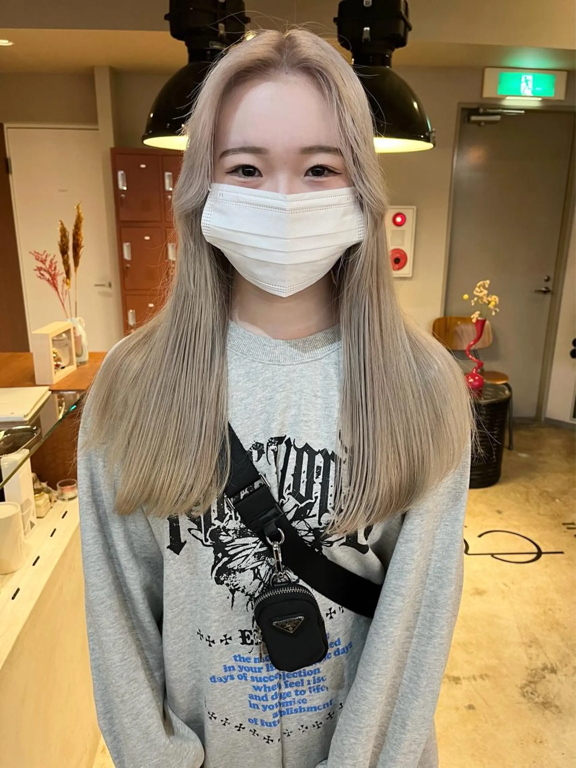 ロング カラー ベージュカラー ブリーチ ホワイトベージュ ヘアカラー トリートメント 🩷ハイトーン透明感 レイヤー🩷ユリカのヘアスタイル