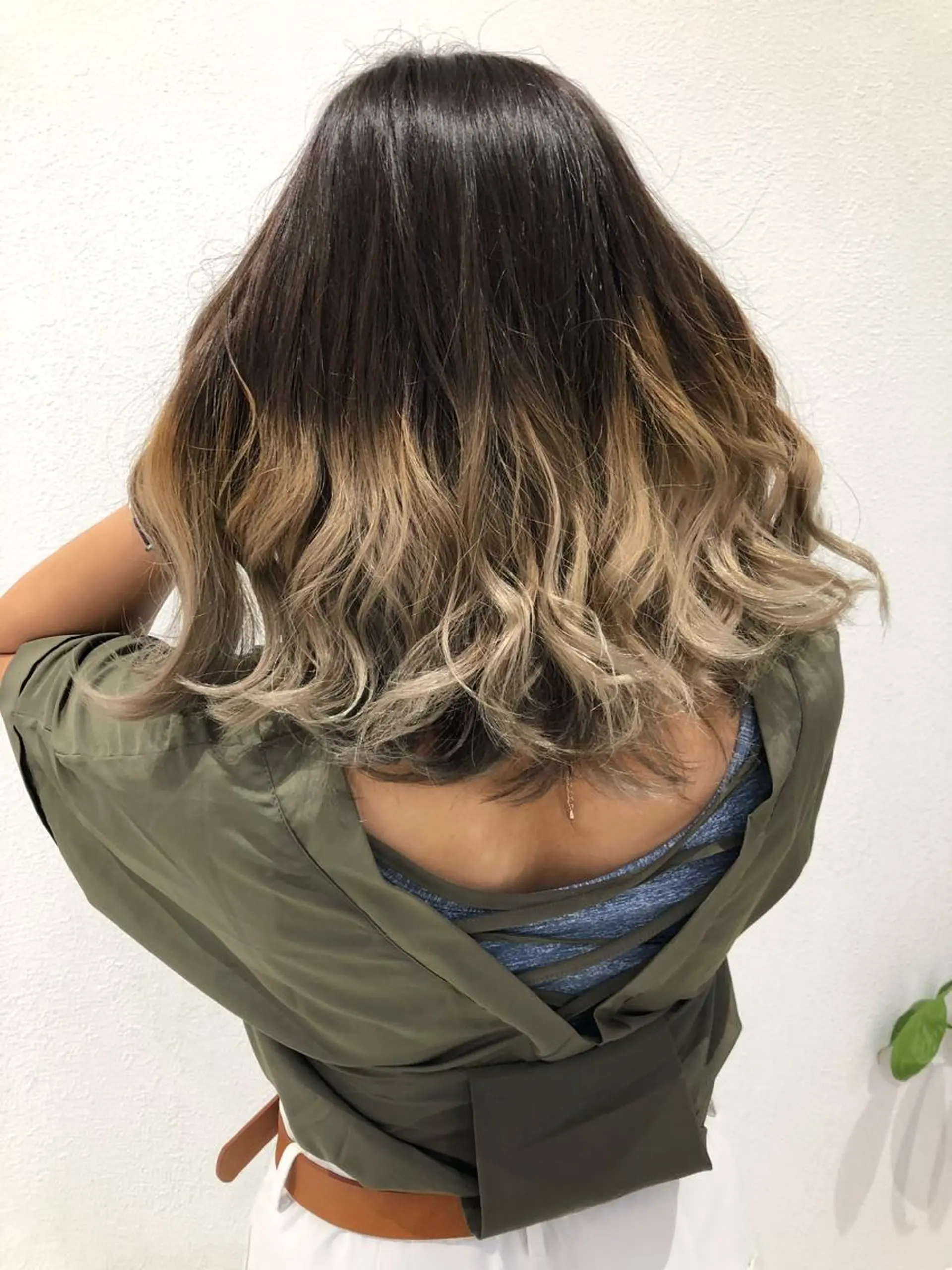 ミディアム ヘアカラー 岸 保奈美のヘアスタイル