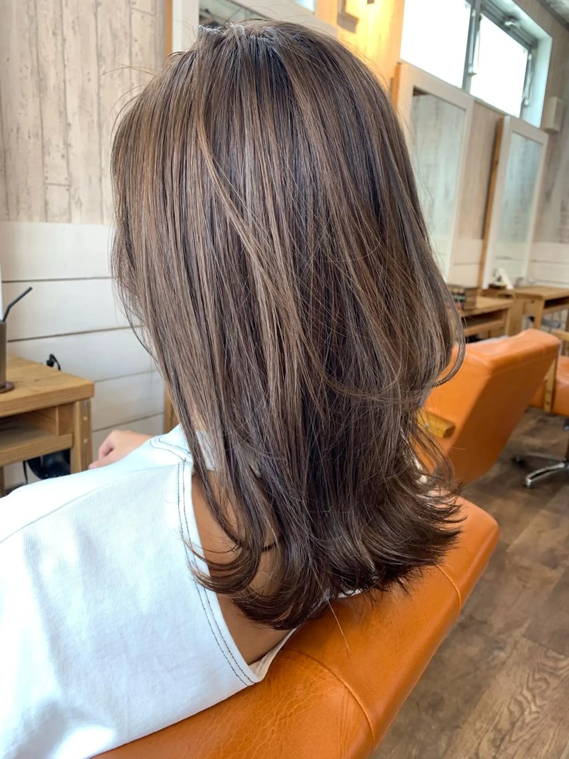 ミディアム カラー ハイライトカラー ハイライト 🔆学生に人気🔆 AEQUITASのヘアスタイル