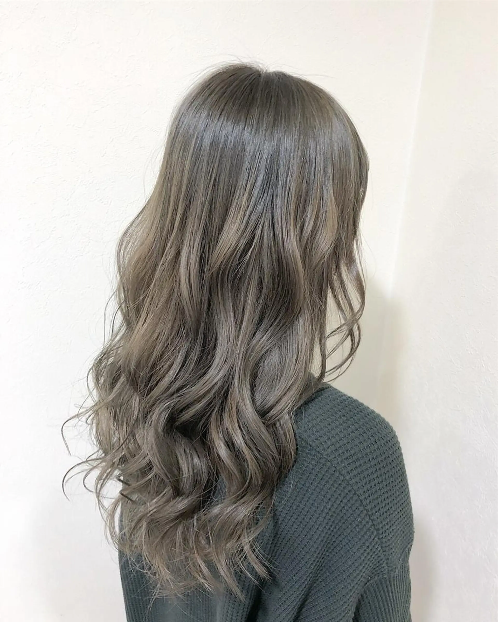 ロング アッシュ ヤマグチ ヒカルのヘアスタイル