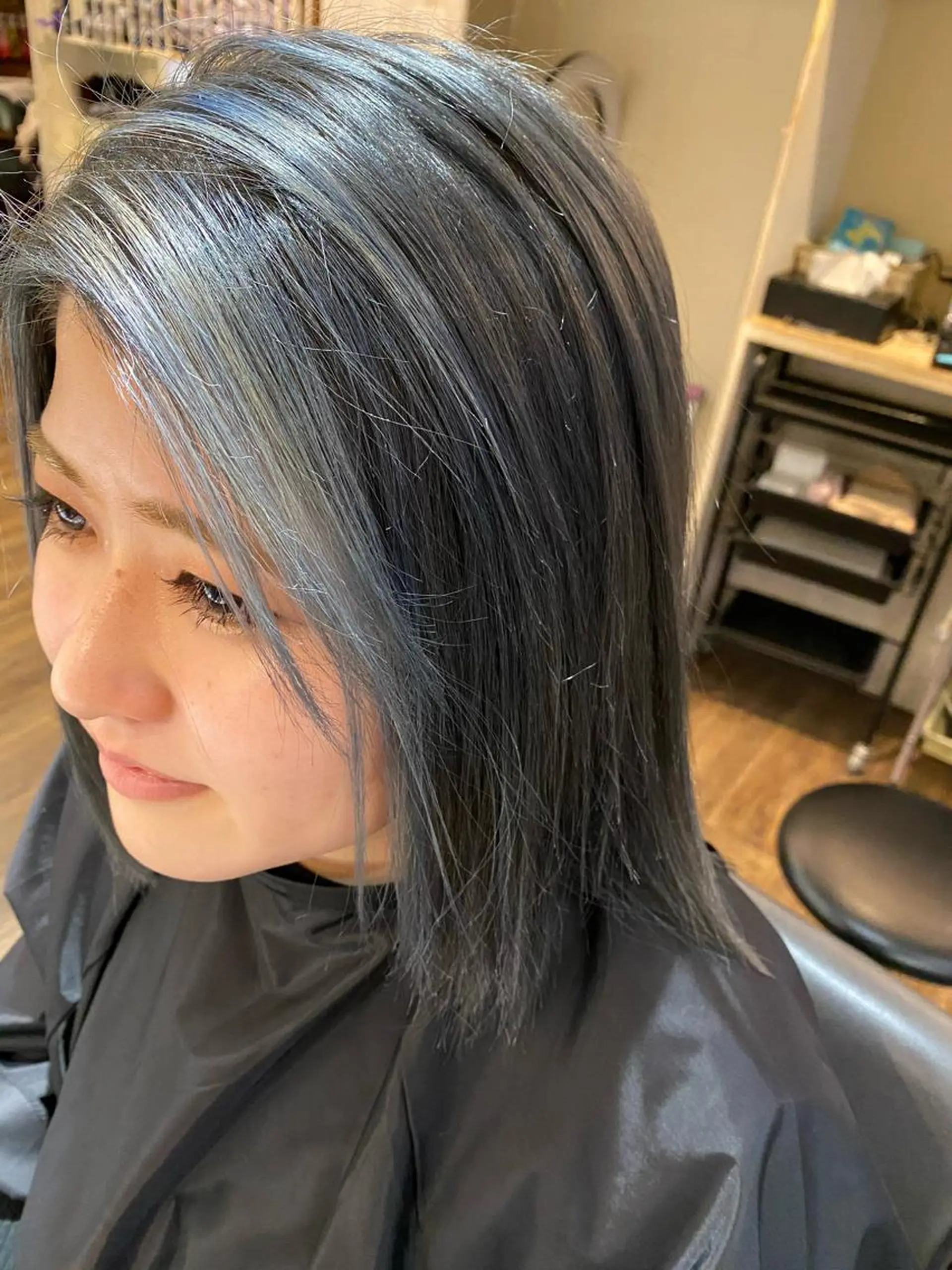 カラー ミストバング ブルーカラー  フェイスフレーミング ネイビーカラー フェイスヘアークリエイション所属・大形 誉のヘアスタイル