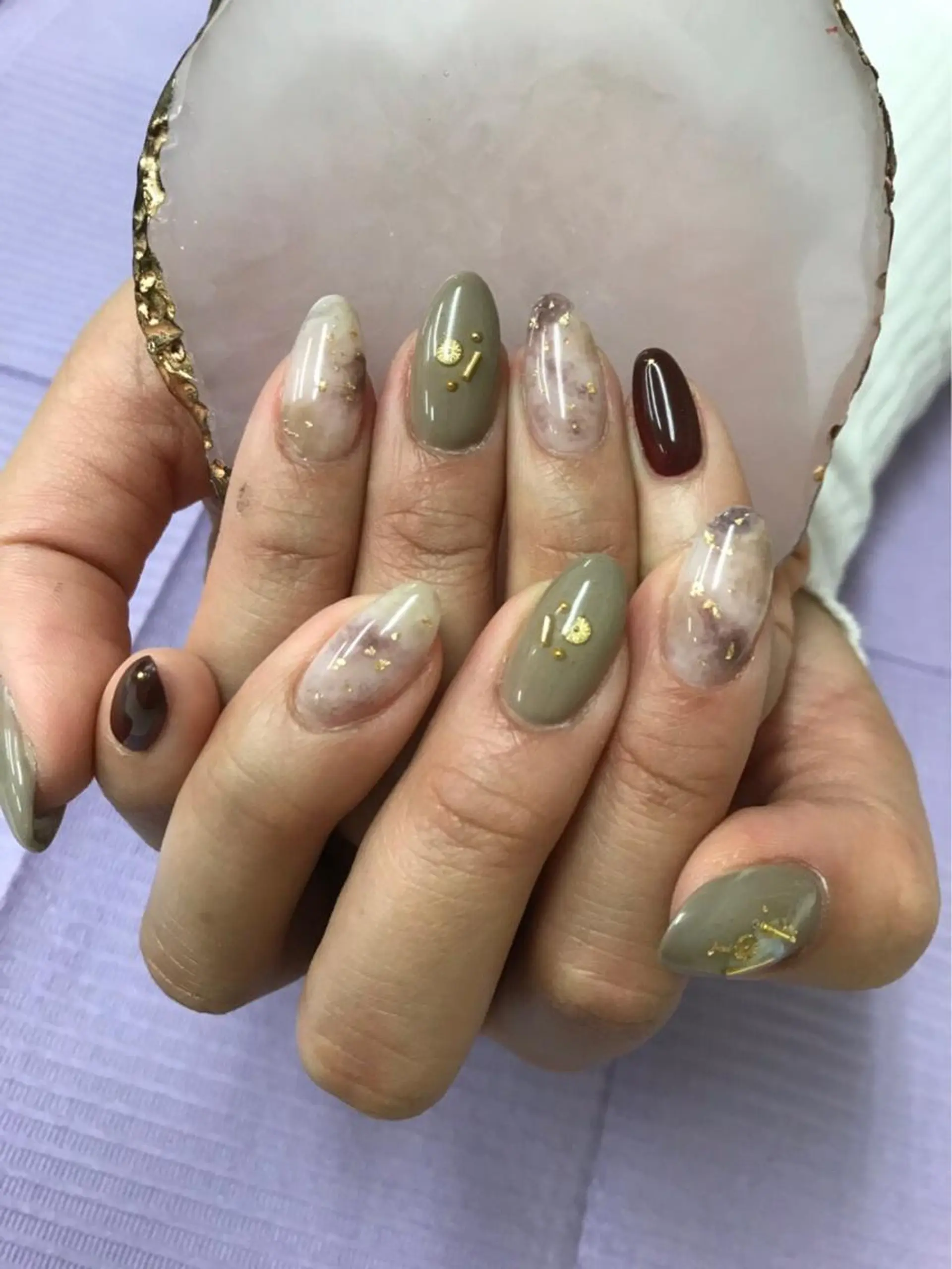 ミディアム ネイル 指名支持率NO.1 スタイリストのヘアスタイル