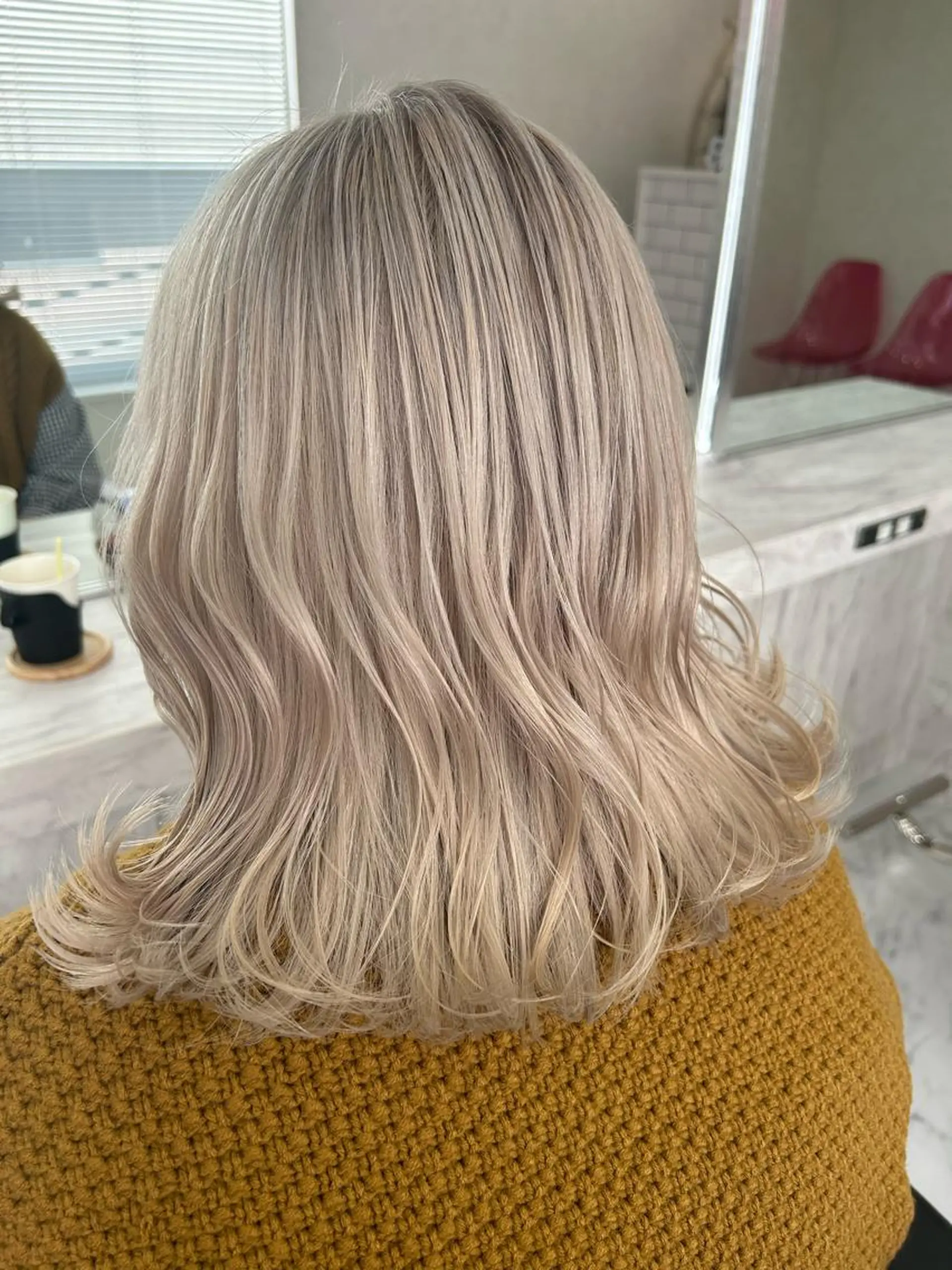 ミディアム カラー ヘアカラー ハイトーン/韓国風 🤍Nacchi🐈のマツエク・マツパデザイン