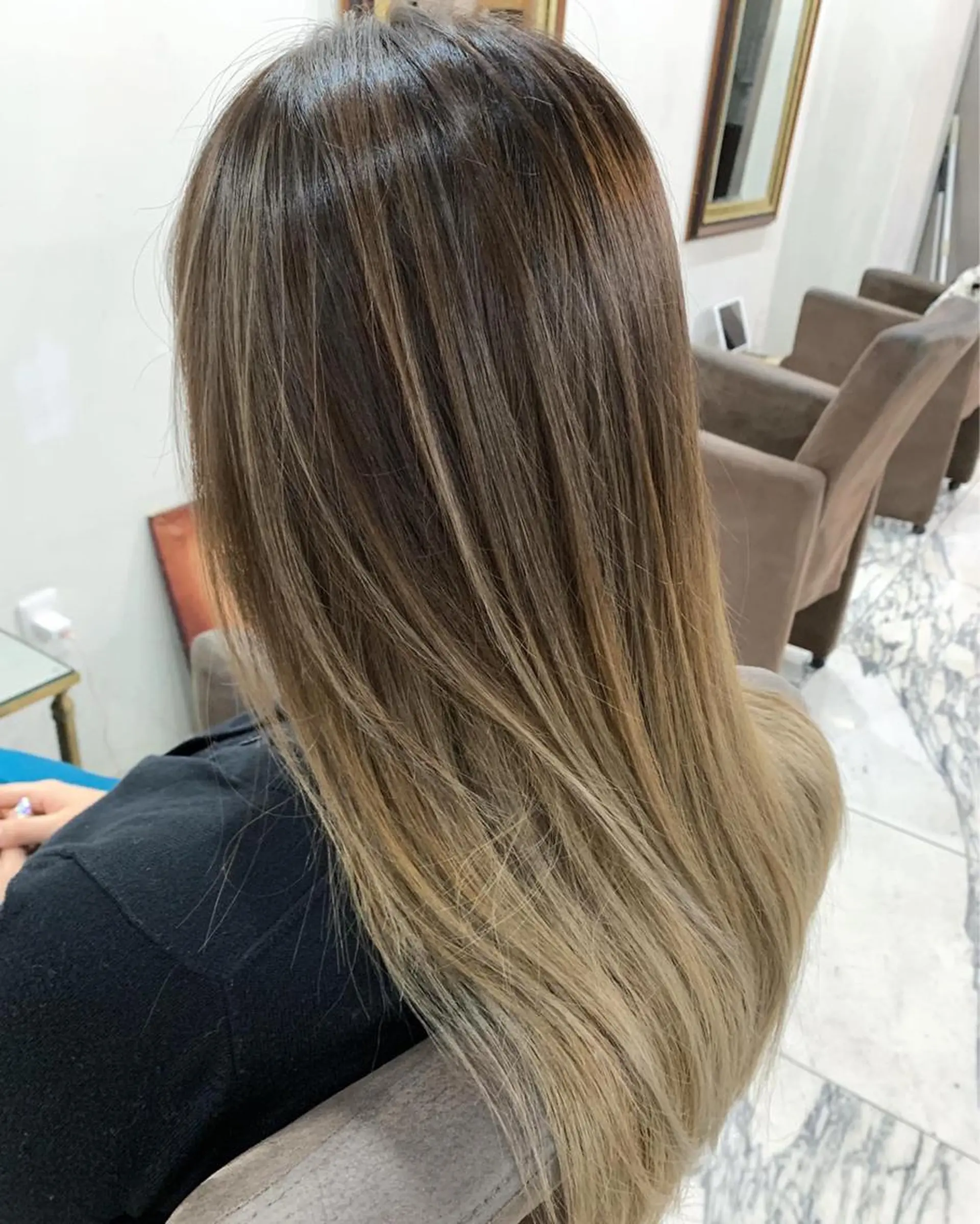 セミロング カラー バレイヤージュ レイヤーカット エクステ（レミー毛） NINEのヘアスタイル